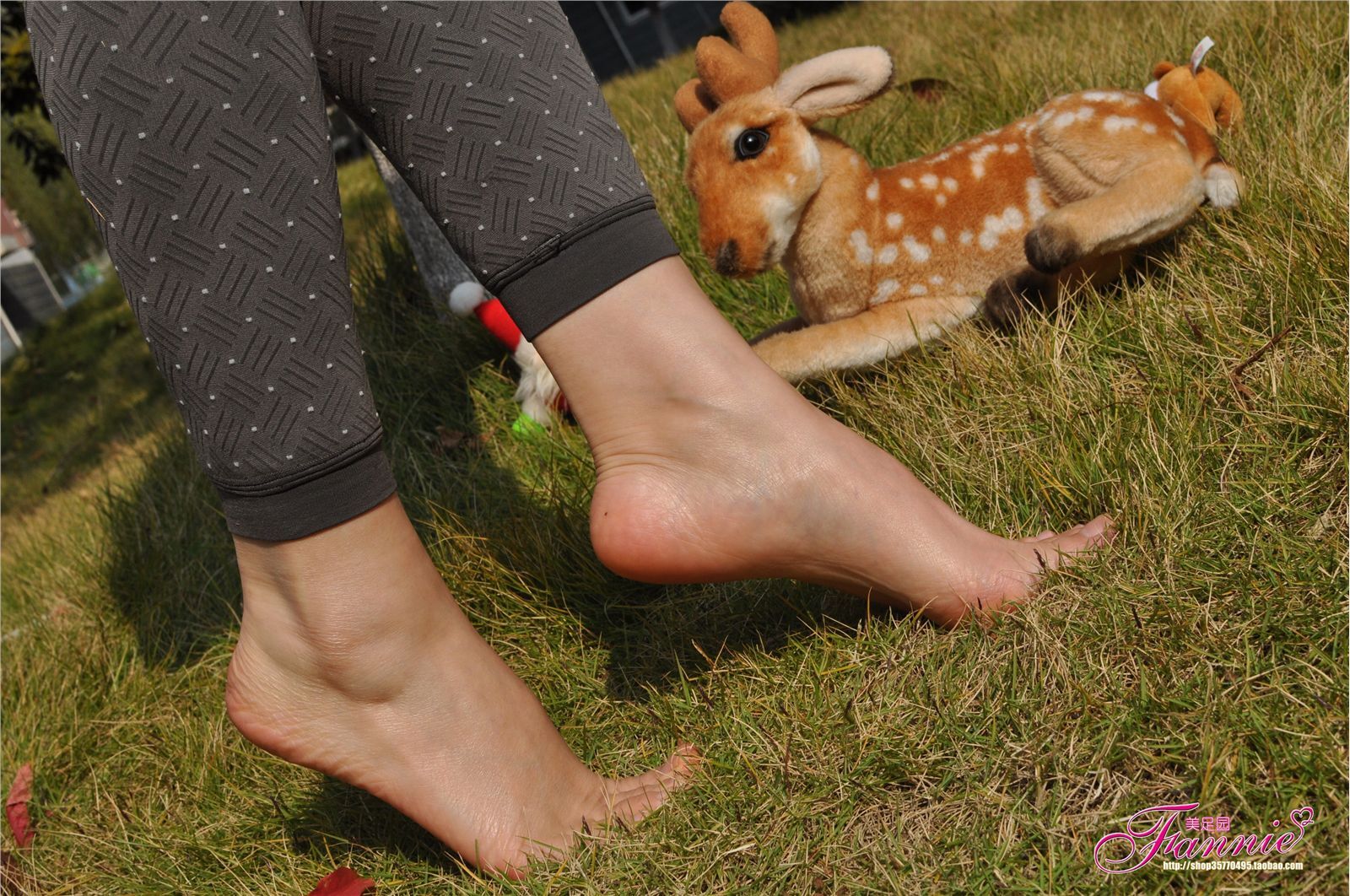 Fannie芬妮高清原图之2011圣诞快乐（裸足）NO.010