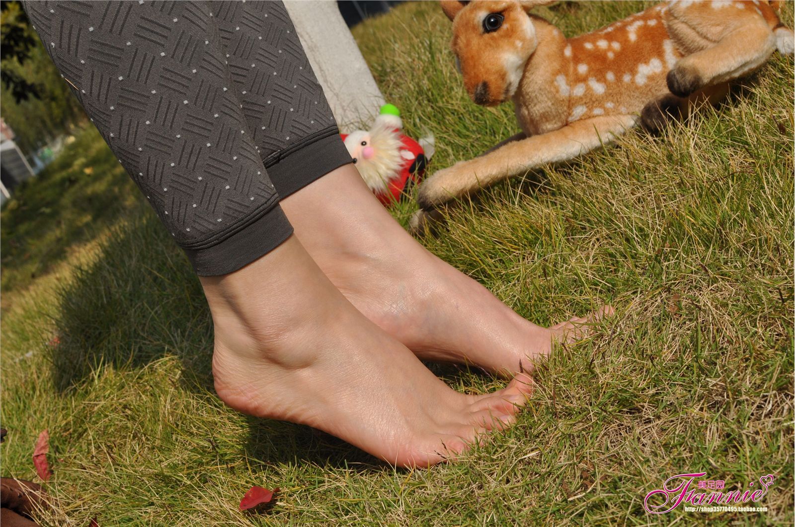 Fannie芬妮高清原图之2011圣诞快乐（裸足）NO.010