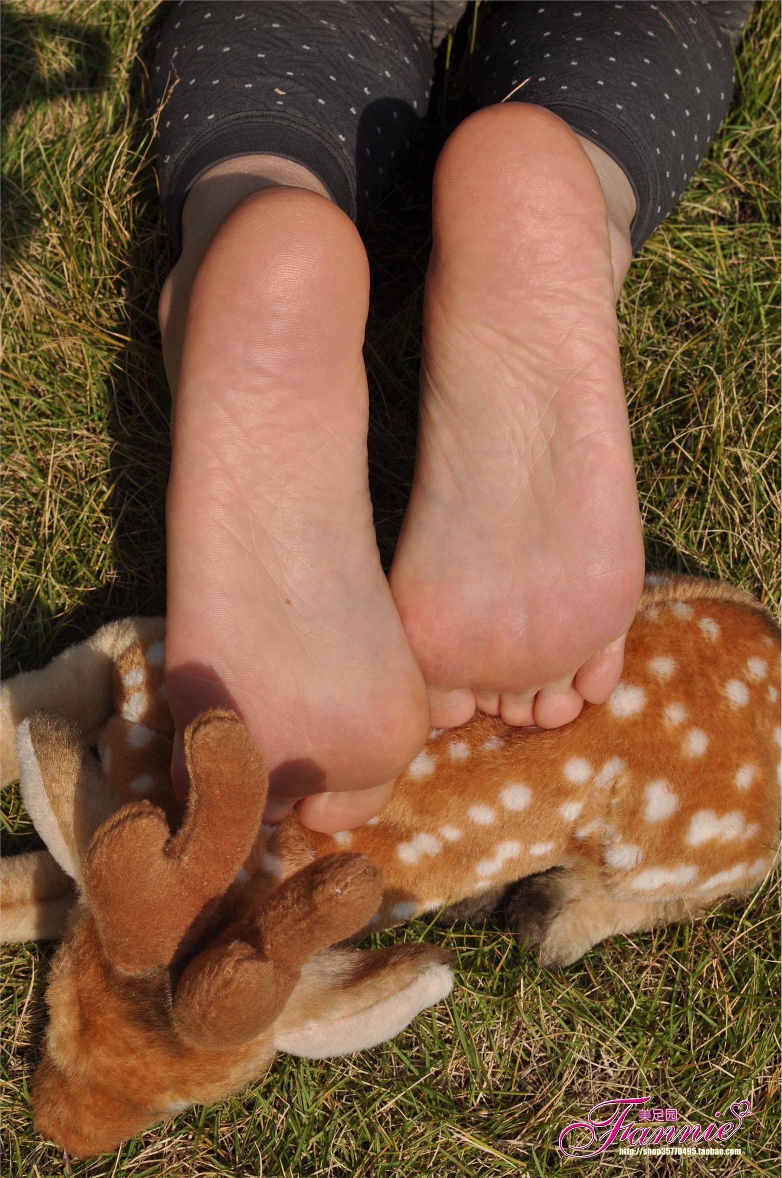 Fannie芬妮高清原图之2011圣诞快乐（裸足）NO.010