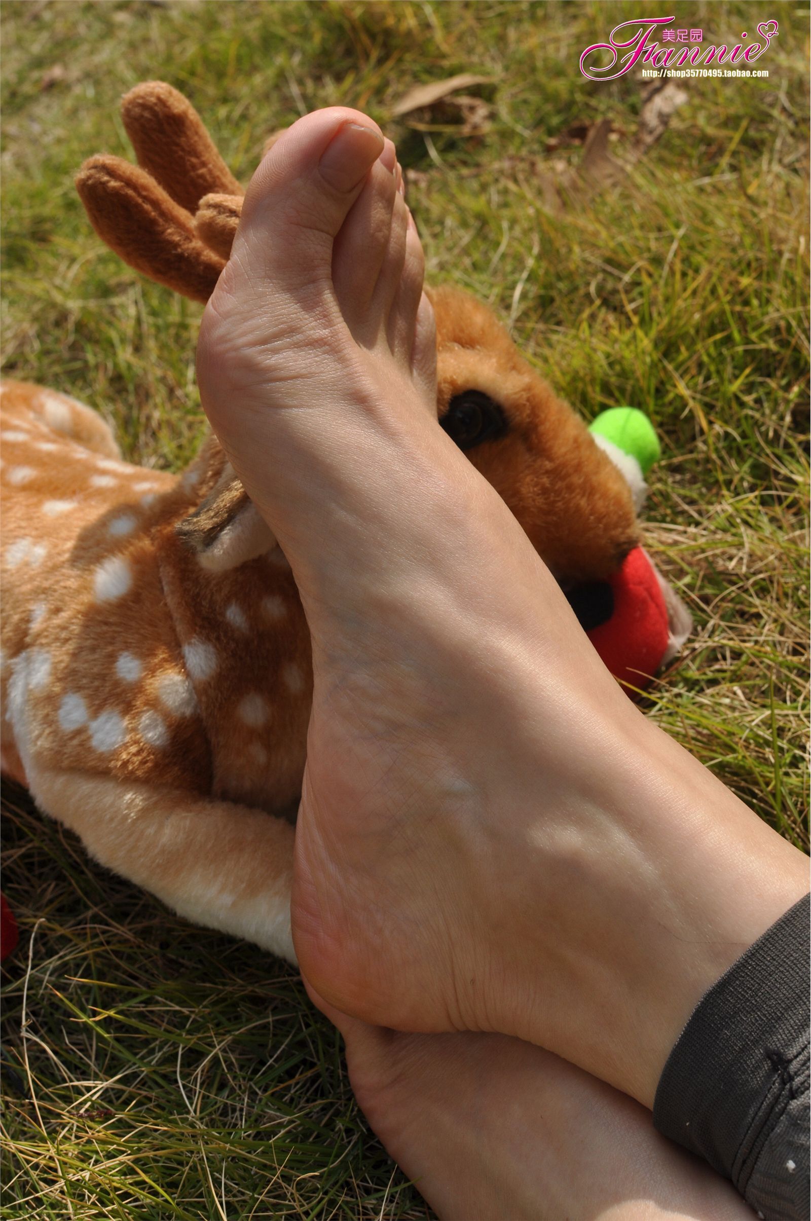 Fannie芬妮高清原图之2011圣诞快乐（裸足）NO.010