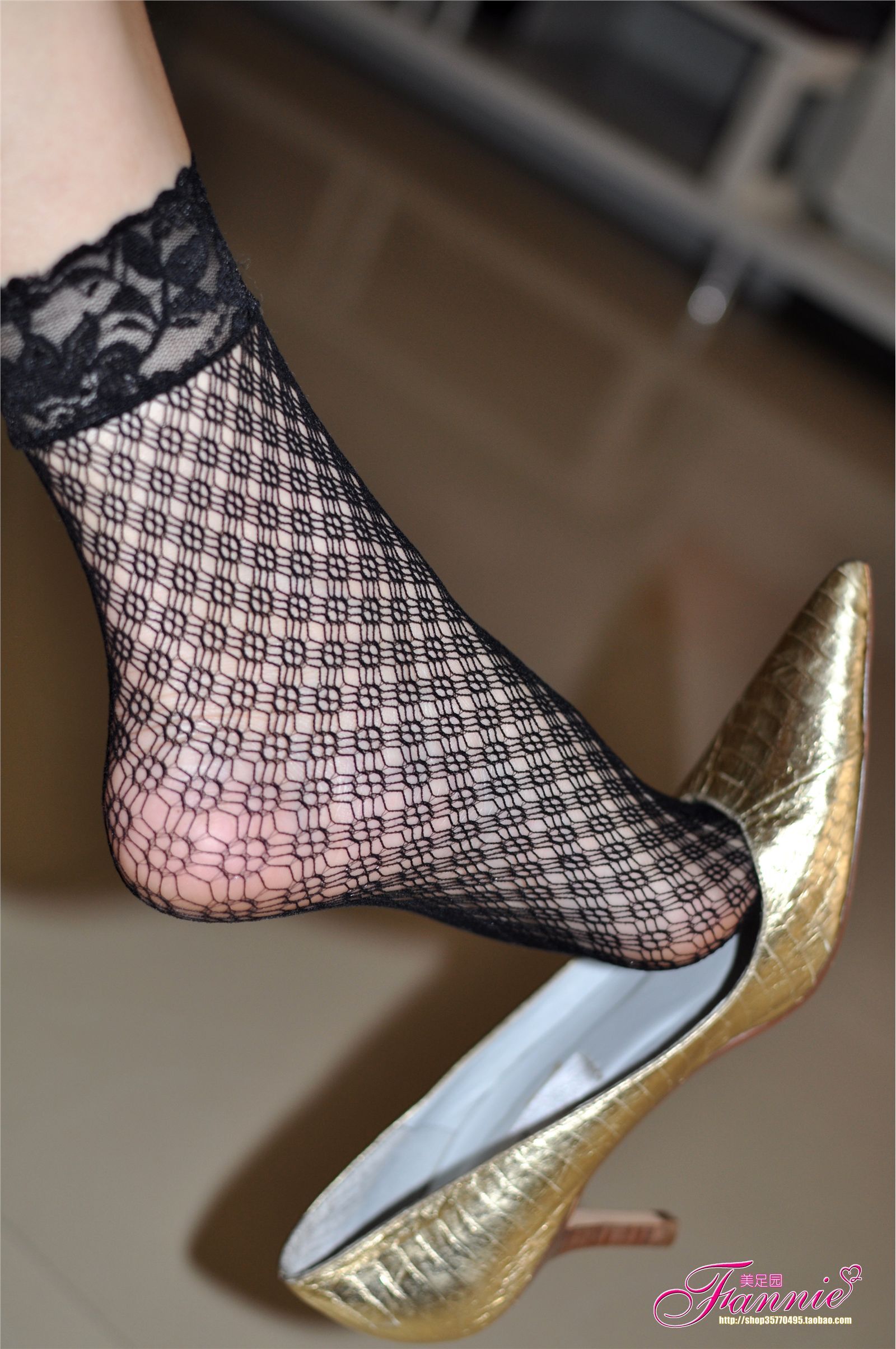 Fannie芬妮高清原图之暗香（金色船鞋黑网丝）NO.020