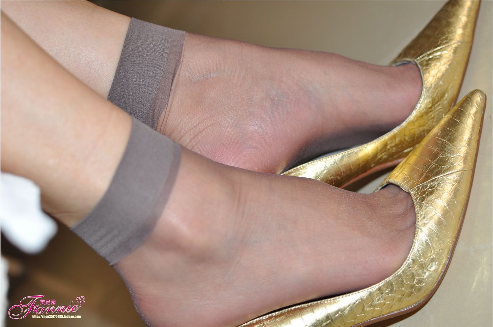 Fannie芬妮高清原图之暗香（金色船鞋灰丝）NO.024