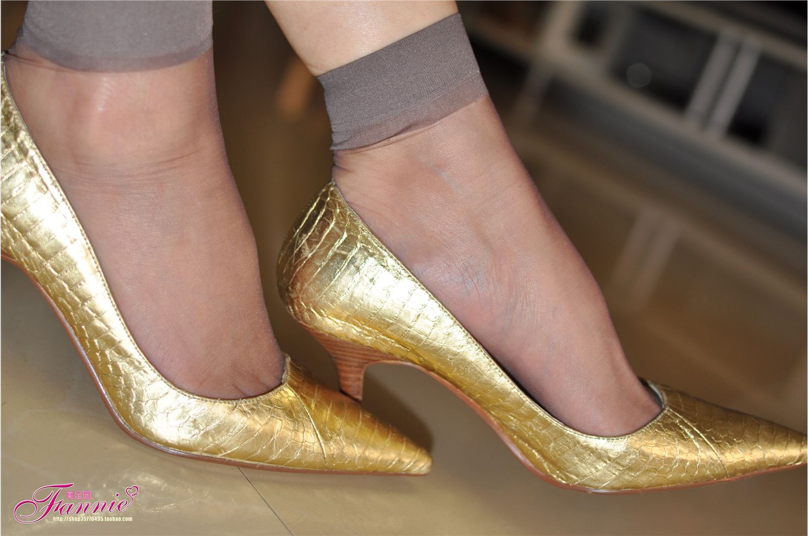Fannie芬妮高清原图之暗香（金色船鞋灰丝）NO.024