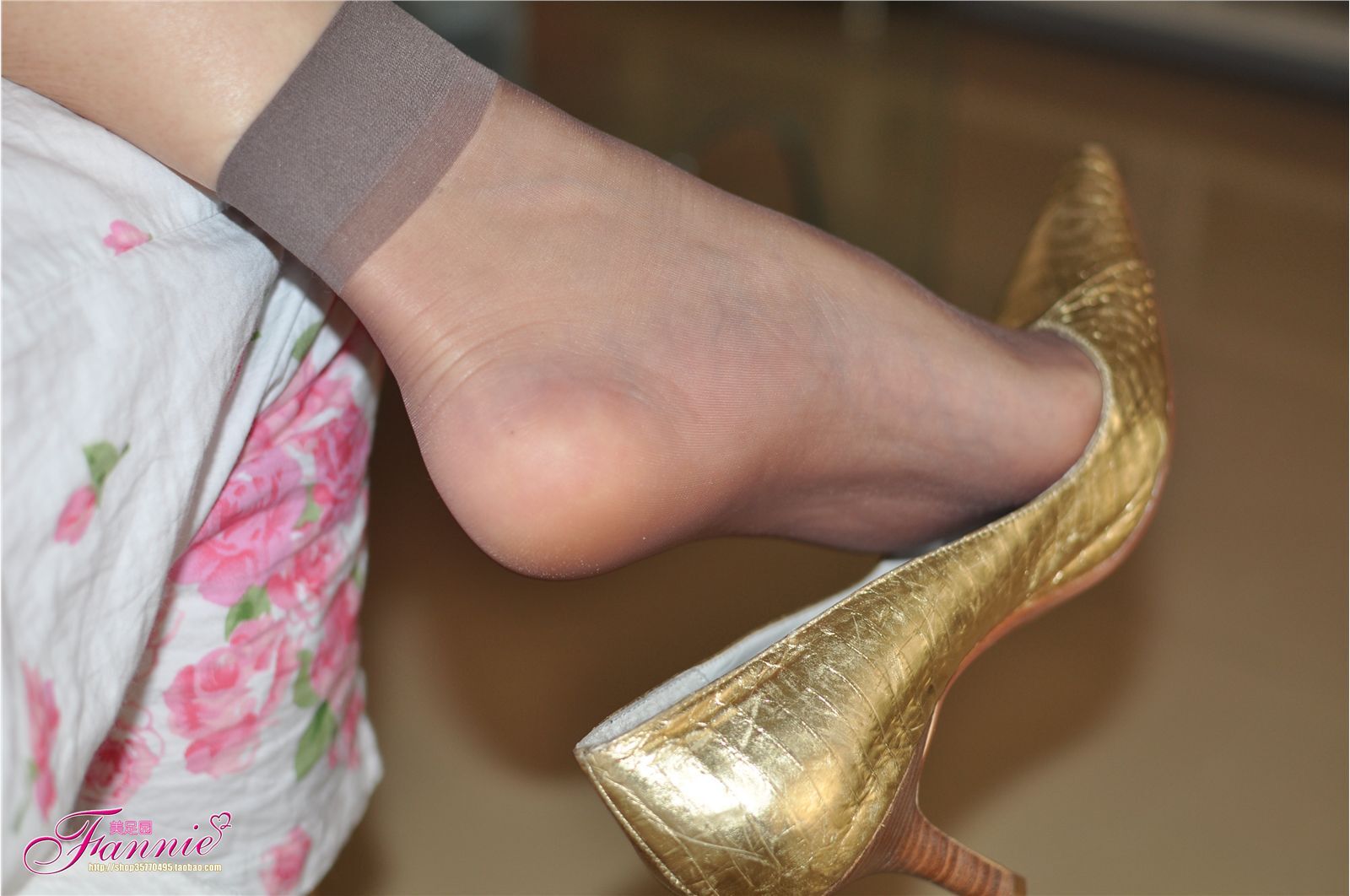 Fannie芬妮高清原图之暗香（金色船鞋灰丝）NO.024