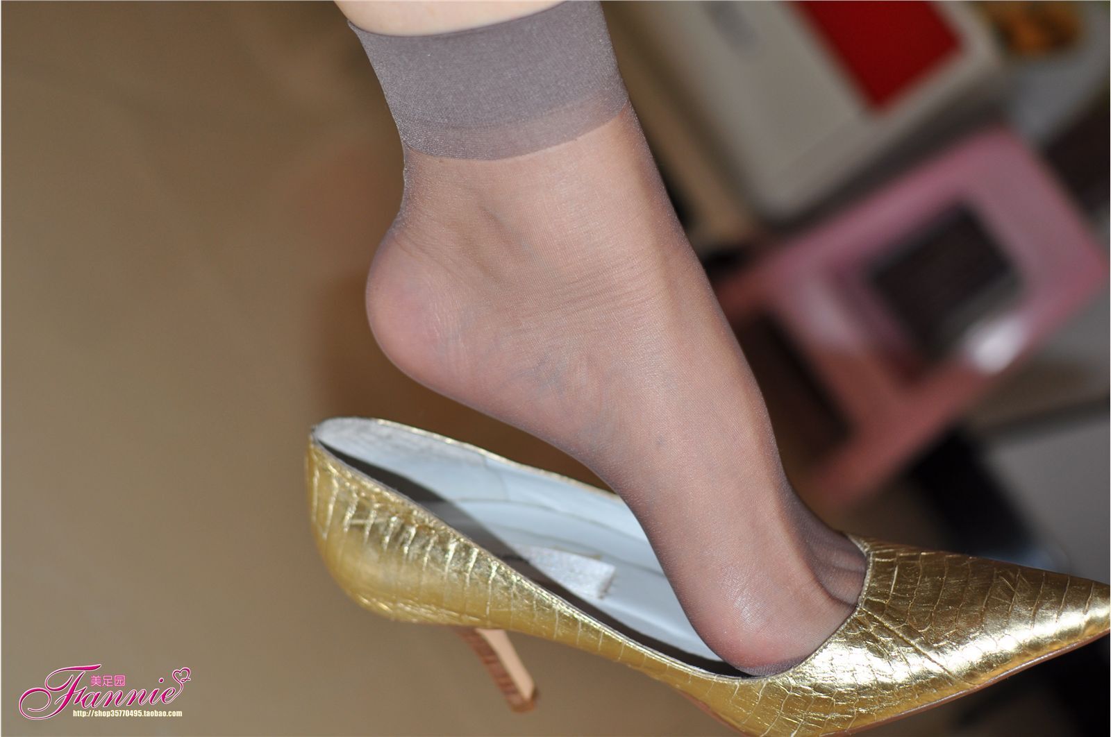 Fannie芬妮高清原图之暗香（金色船鞋灰丝）NO.024