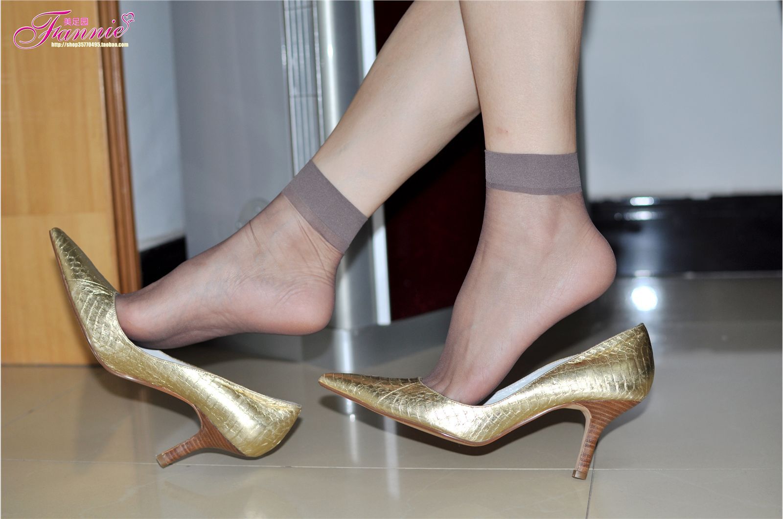 Fannie芬妮高清原图之暗香（金色船鞋灰丝）NO.024