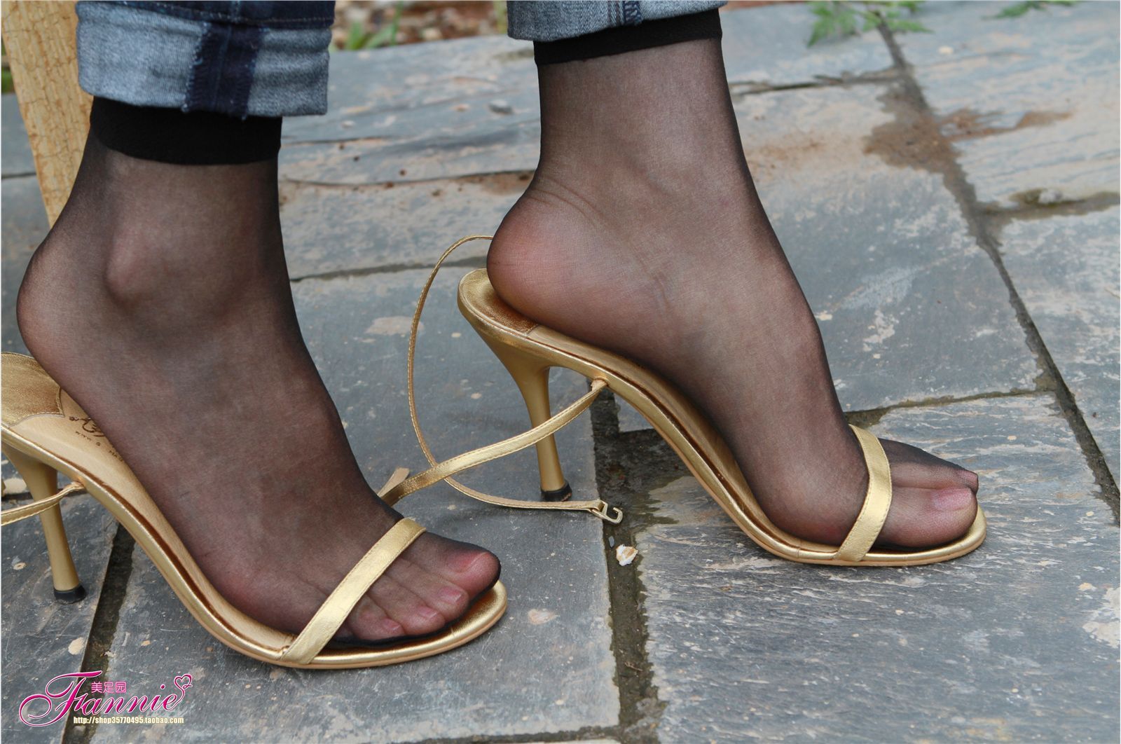 Fannie芬妮高清原图之薄如蝉翼轻若烟（金色旋律黑色短丝）NO.035