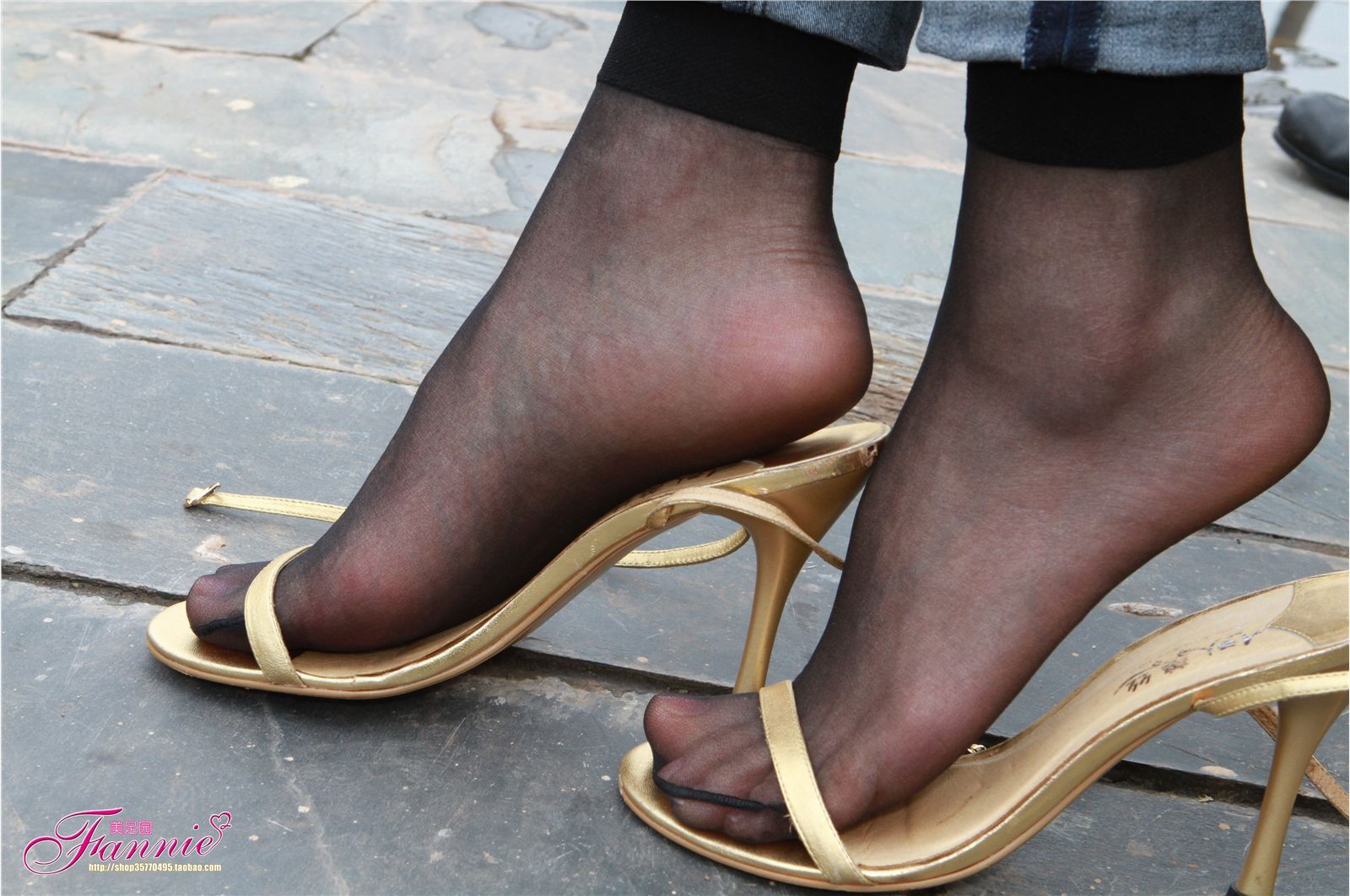 Fannie芬妮高清原图之薄如蝉翼轻若烟（金色旋律黑色短丝）NO.035