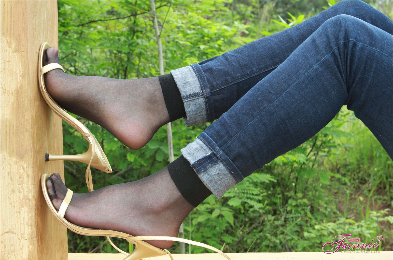 Fannie芬妮高清原图之薄如蝉翼轻若烟（金色旋律黑色短丝）NO.035