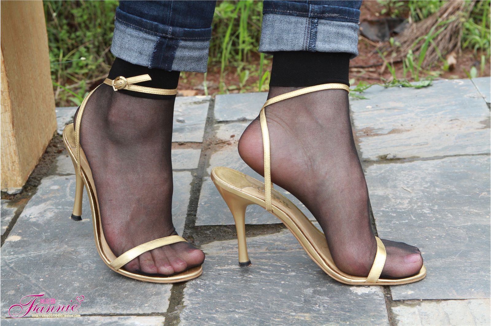 Fannie芬妮高清原图之薄如蝉翼轻若烟（金色旋律黑色短丝）NO.035