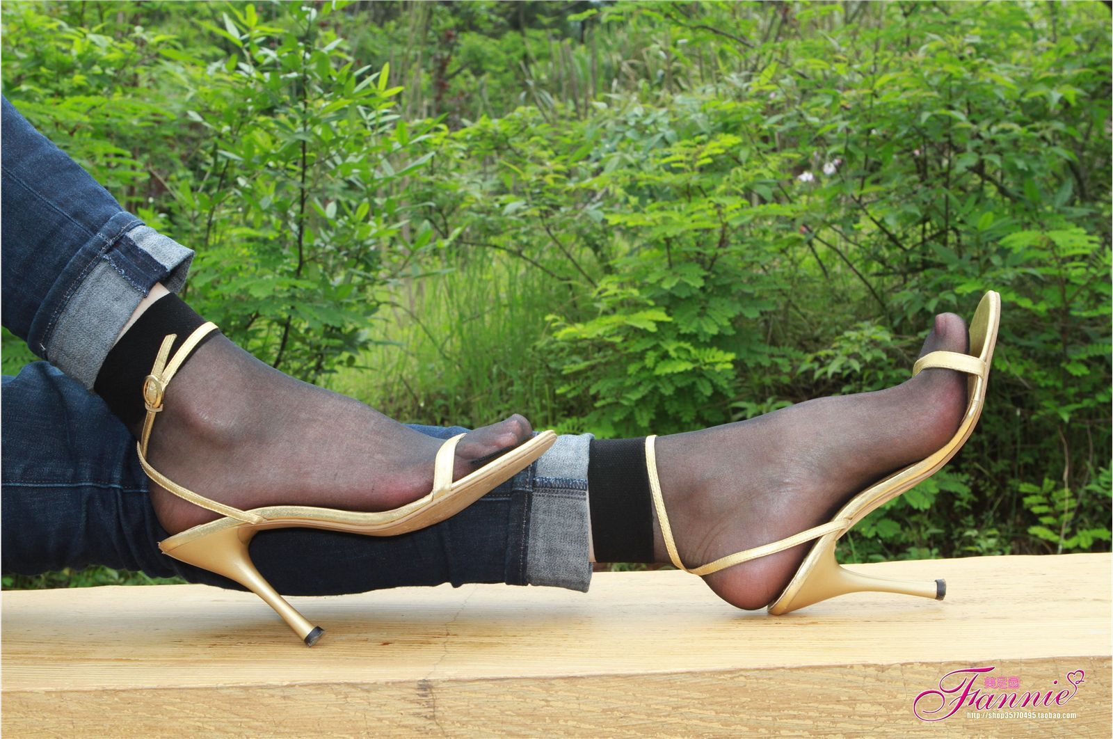 Fannie芬妮高清原图之薄如蝉翼轻若烟（金色旋律黑色短丝）NO.035