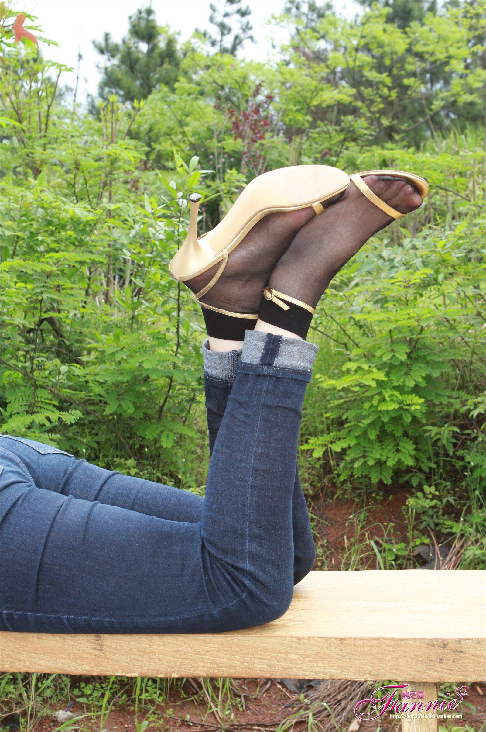 Fannie芬妮高清原图之薄如蝉翼轻若烟（金色旋律黑色短丝）NO.035