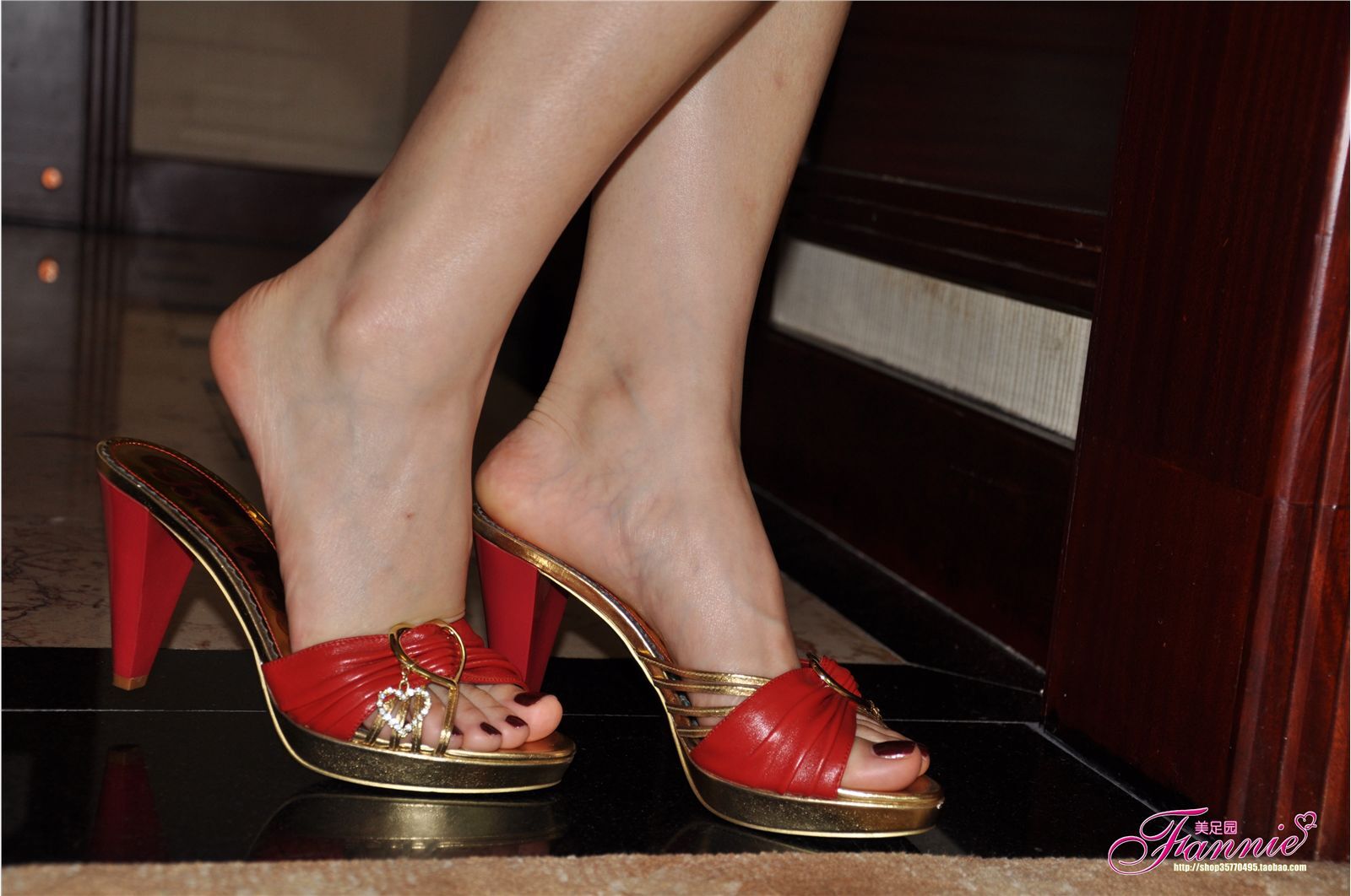 Fannie芬妮高清原图之姹紫嫣红（红凉拖2）NO.049