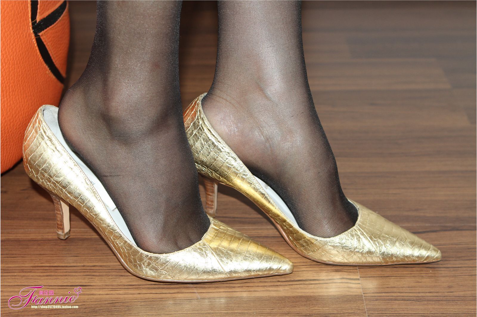 Fannie芬妮高清原图之炽红莲（金色船鞋黑丝）NO.065