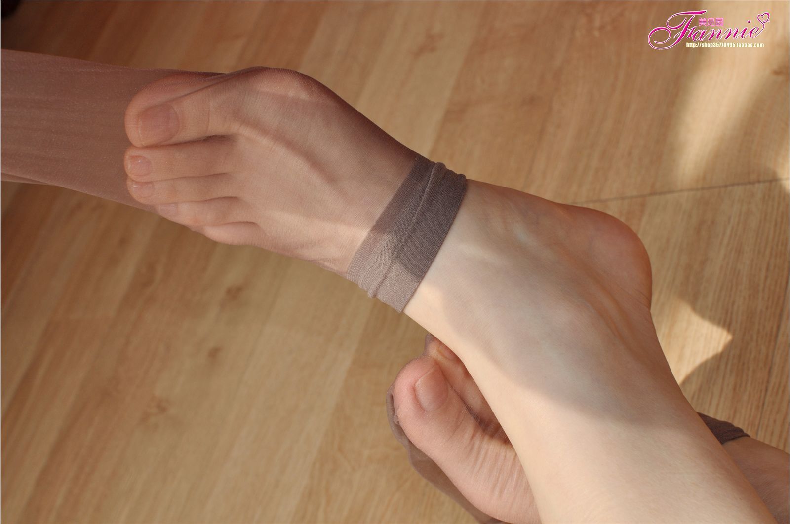 Fannie芬妮高清原图之触摸阳光（灰丝特写）NO.077