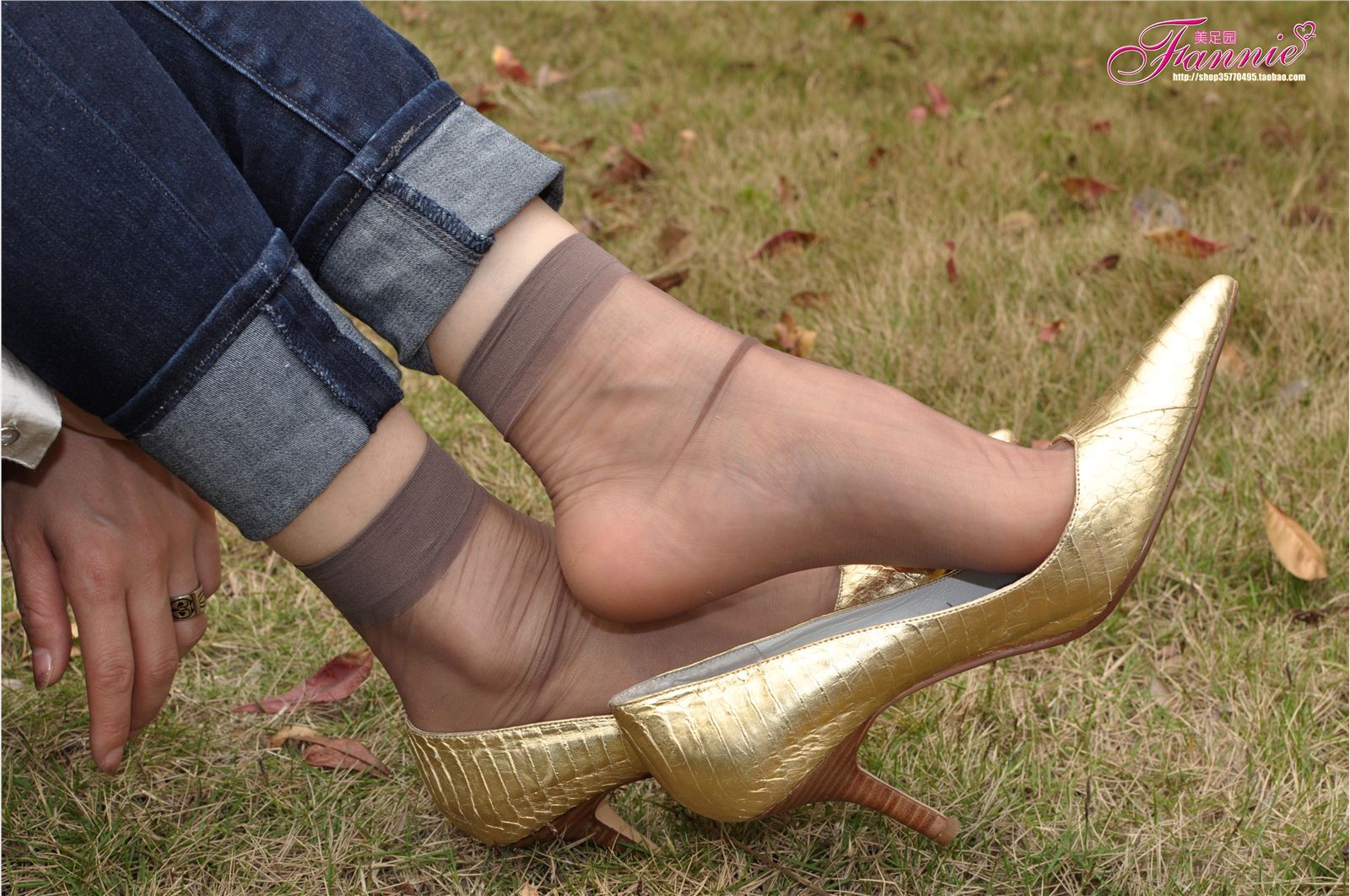 Fannie芬妮高清原图之触摸阳光（金色船鞋灰丝）NO.082