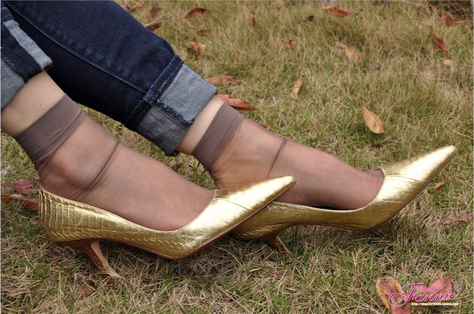 Fannie芬妮高清原图之触摸阳光（金色船鞋灰丝）NO.082