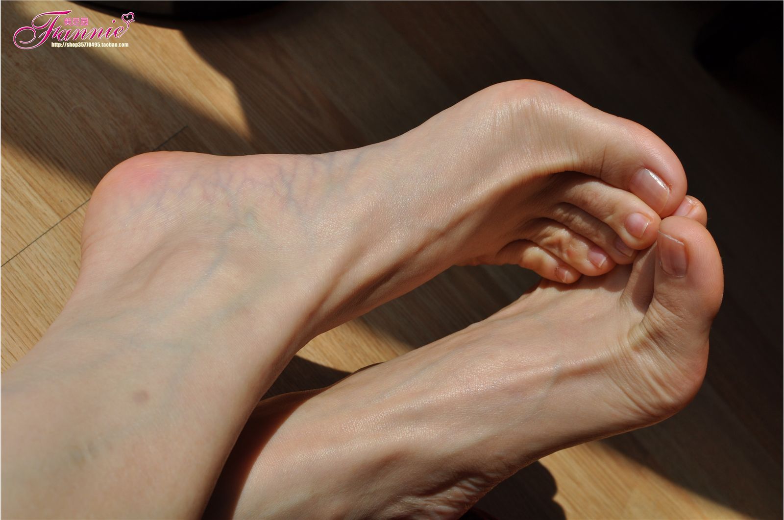 Fannie芬妮高清原图之触摸阳光（裸足1）NO.084