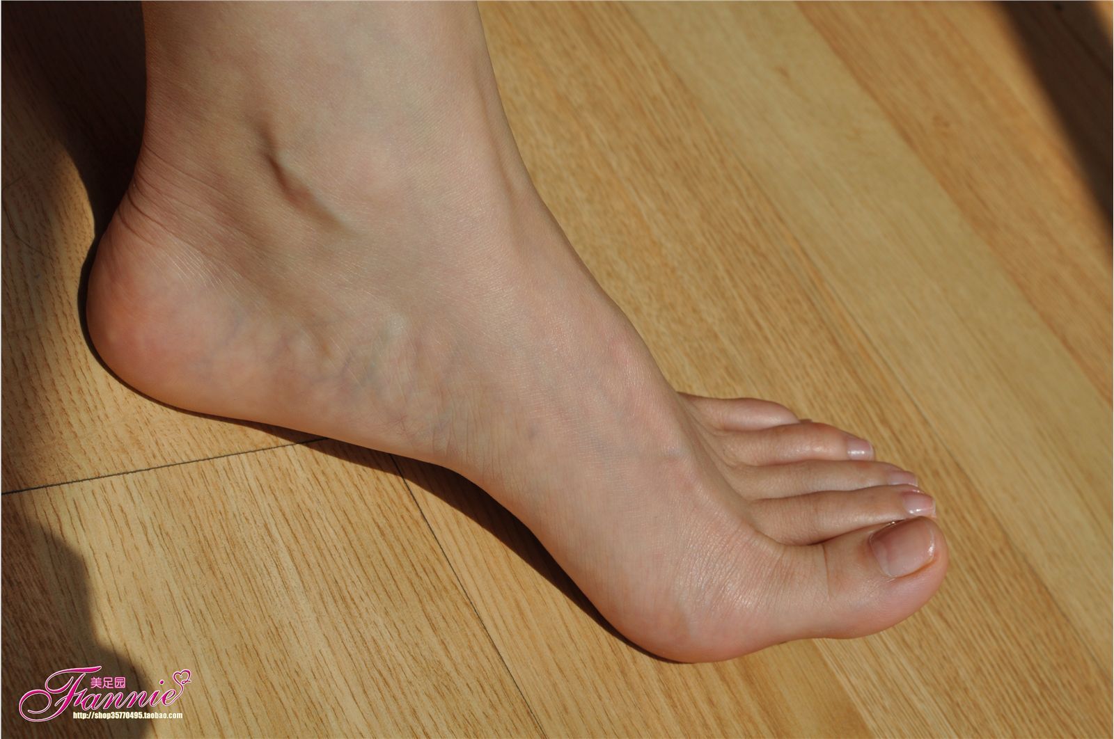 Fannie芬妮高清原图之触摸阳光（裸足1）NO.084