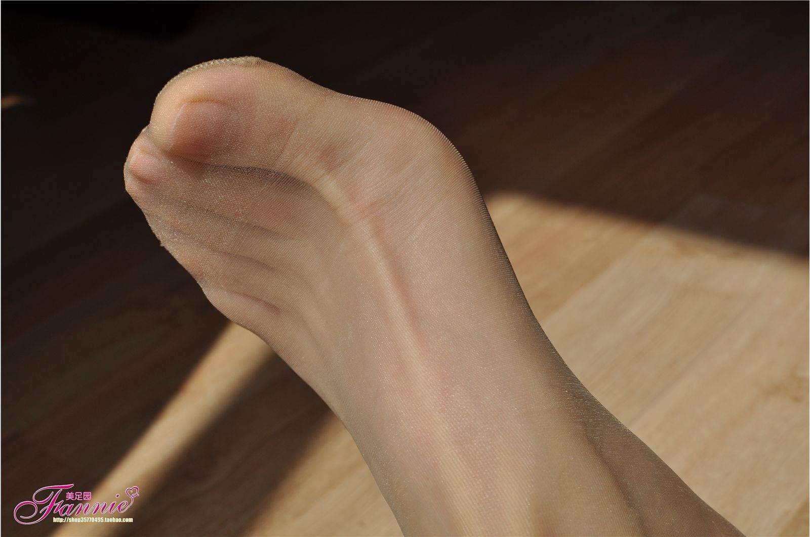 Fannie芬妮高清原图之触摸阳光（肉丝特写）NO.086