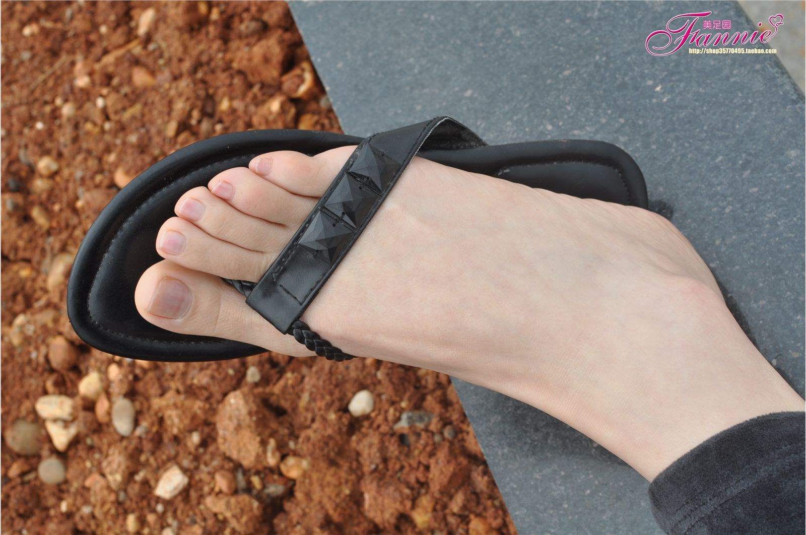 Fannie芬妮高清原图之春江水暖“丫”先知（黑色人字拖）NO.092