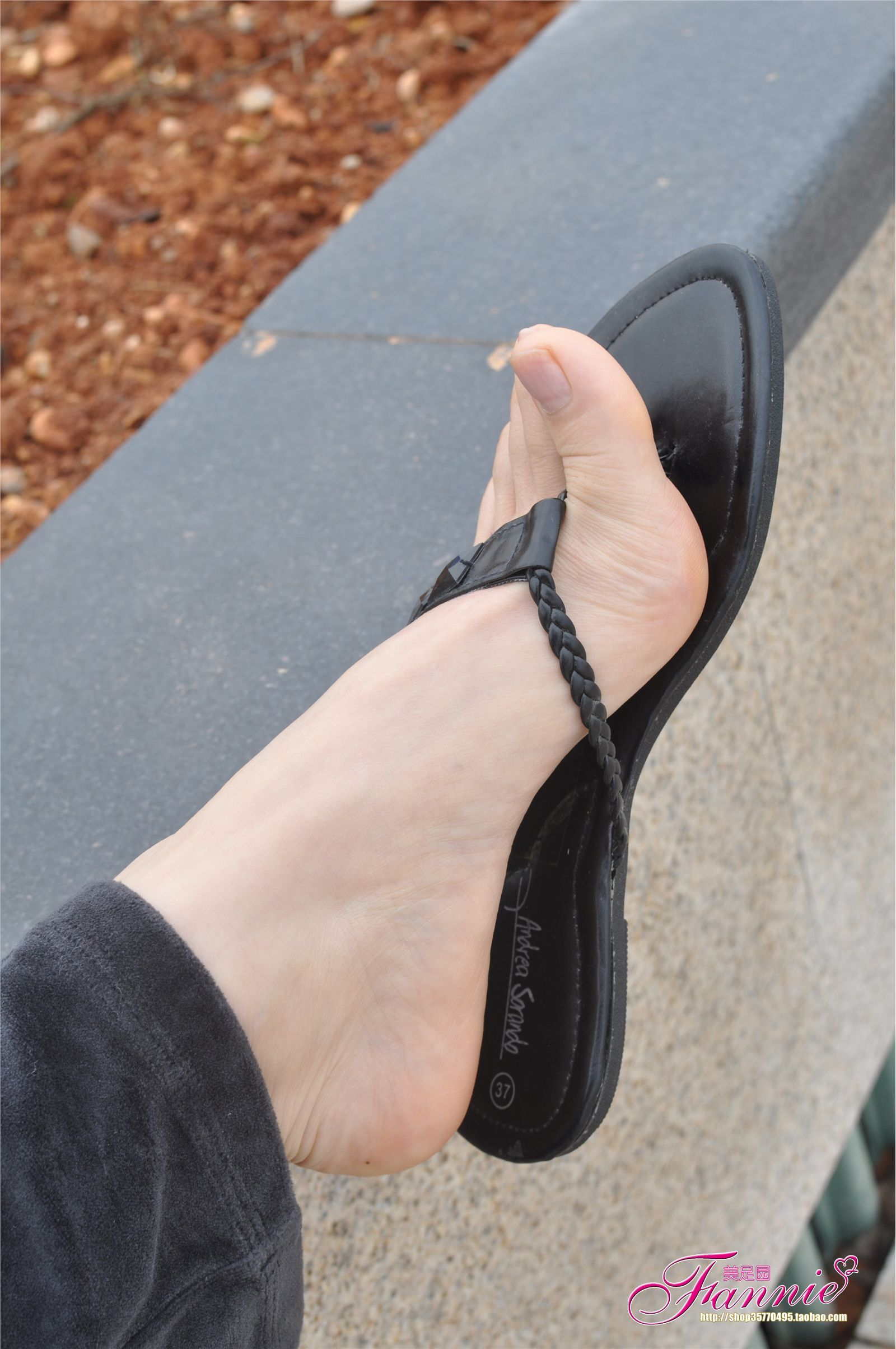 Fannie芬妮高清原图之春江水暖“丫”先知（黑色人字拖）NO.092