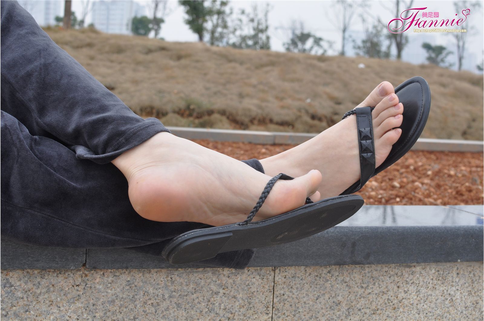 Fannie芬妮高清原图之春江水暖“丫”先知（黑色人字拖）NO.092