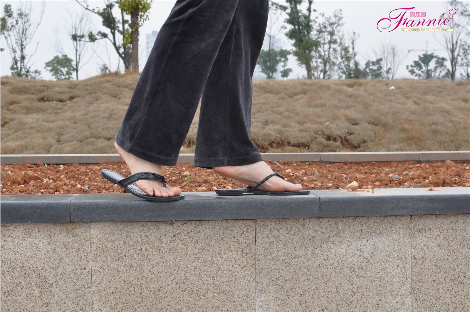 Fannie芬妮高清原图之春江水暖“丫”先知（黑色人字拖）NO.092