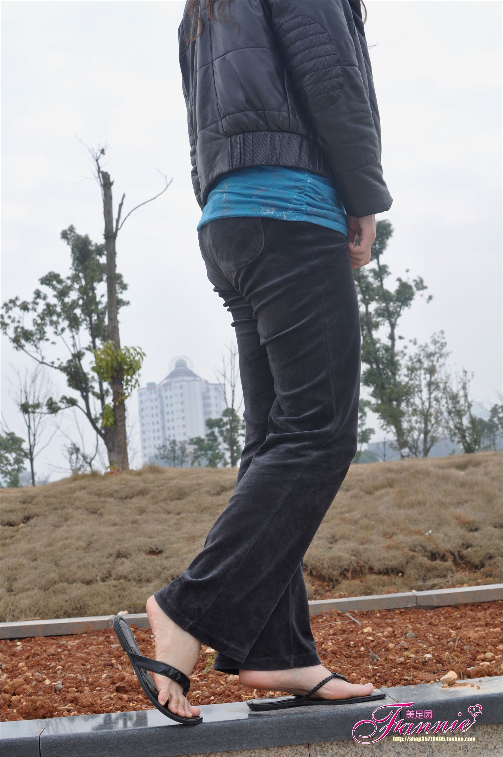 Fannie芬妮高清原图之春江水暖“丫”先知（黑色人字拖）NO.092