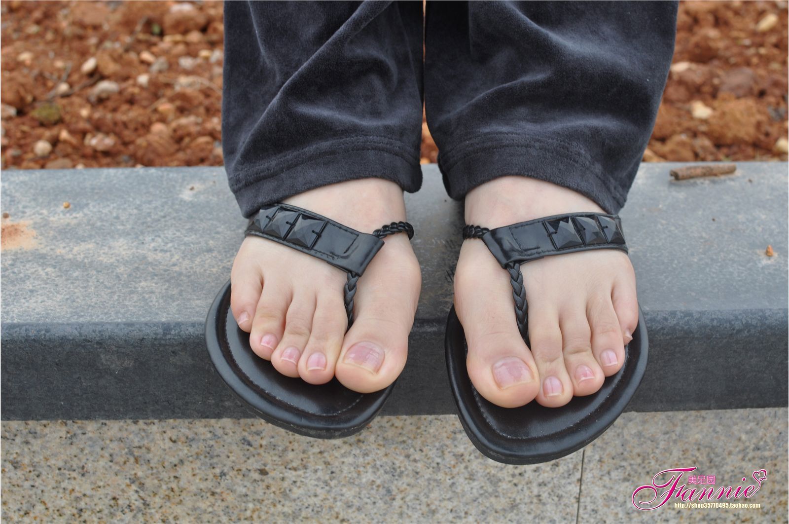 Fannie芬妮高清原图之春江水暖“丫”先知（黑色人字拖）NO.092