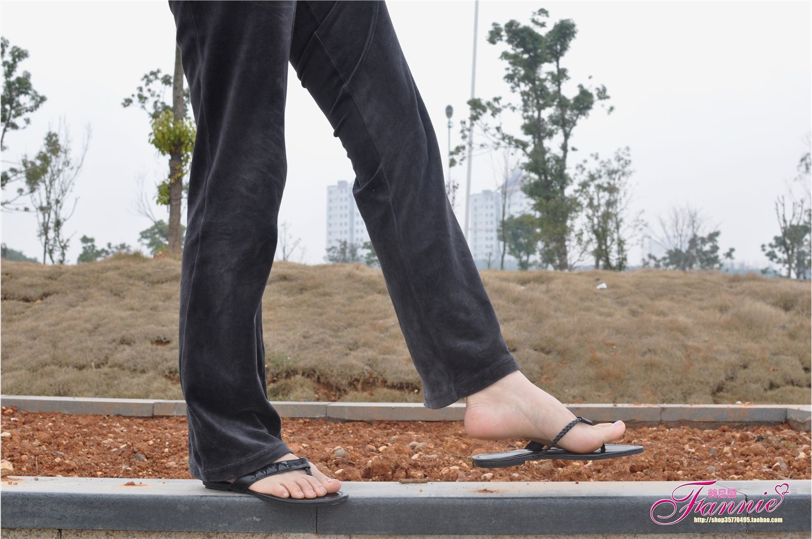 Fannie芬妮高清原图之春江水暖“丫”先知（黑色人字拖）NO.092