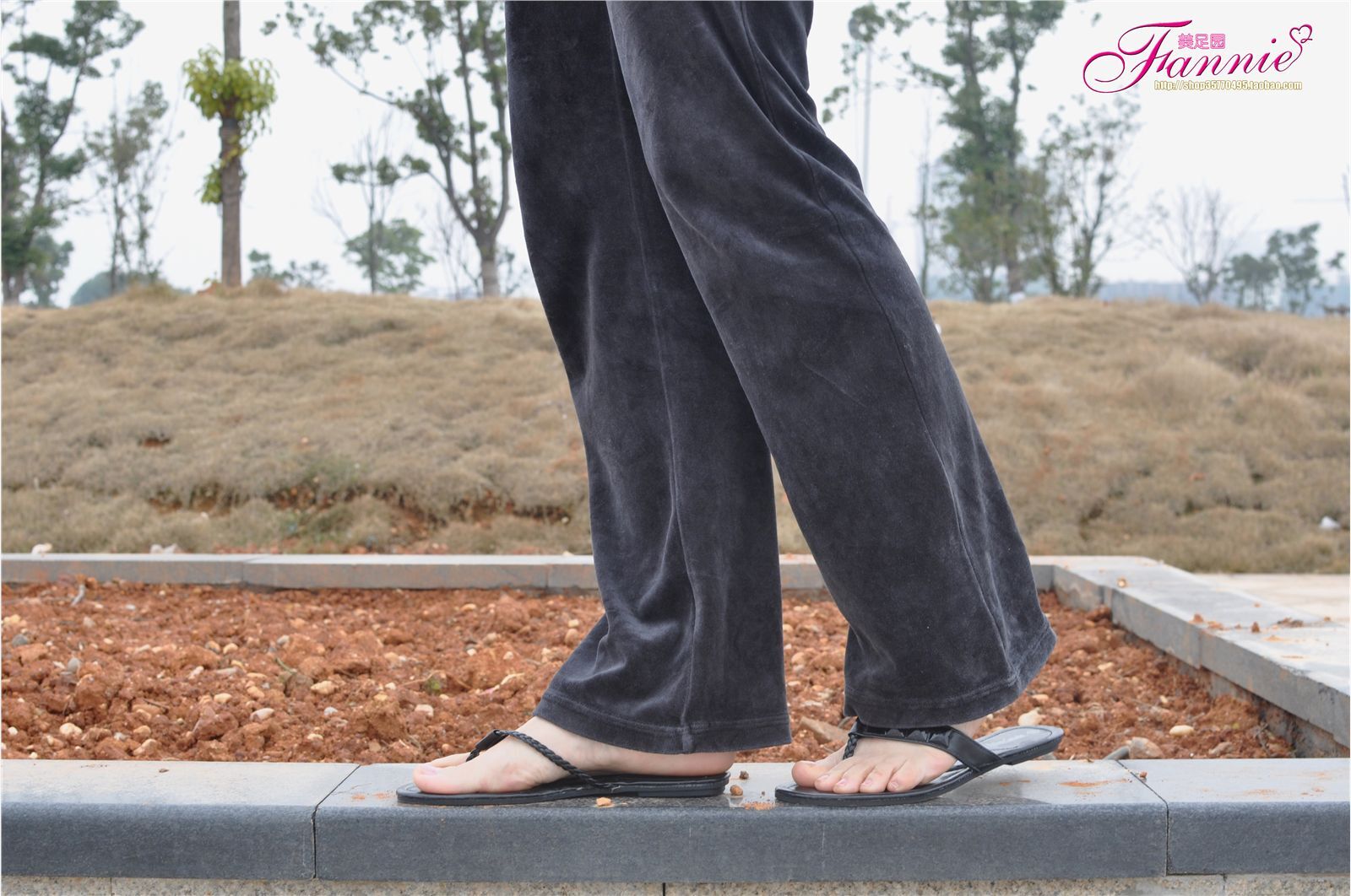 Fannie芬妮高清原图之春江水暖“丫”先知（黑色人字拖）NO.092