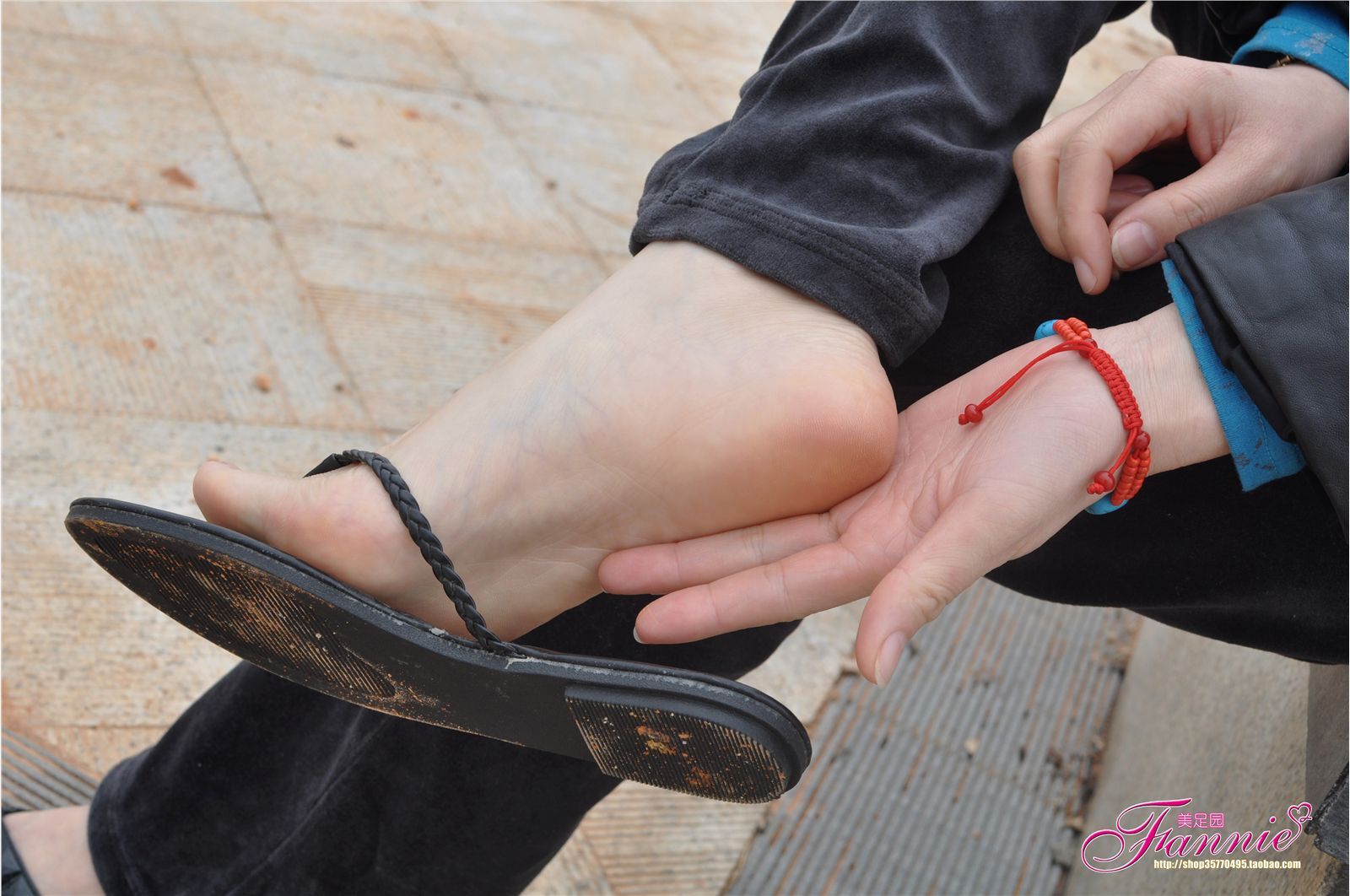 Fannie芬妮高清原图之春江水暖“丫”先知（黑色人字拖）NO.092