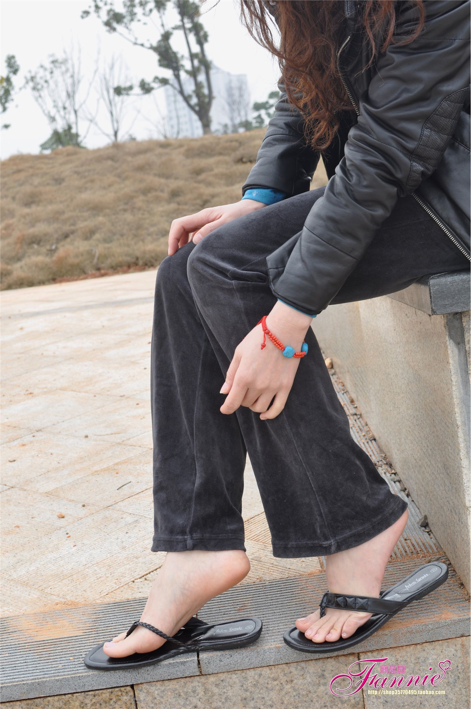 Fannie芬妮高清原图之春江水暖“丫”先知（黑色人字拖）NO.092