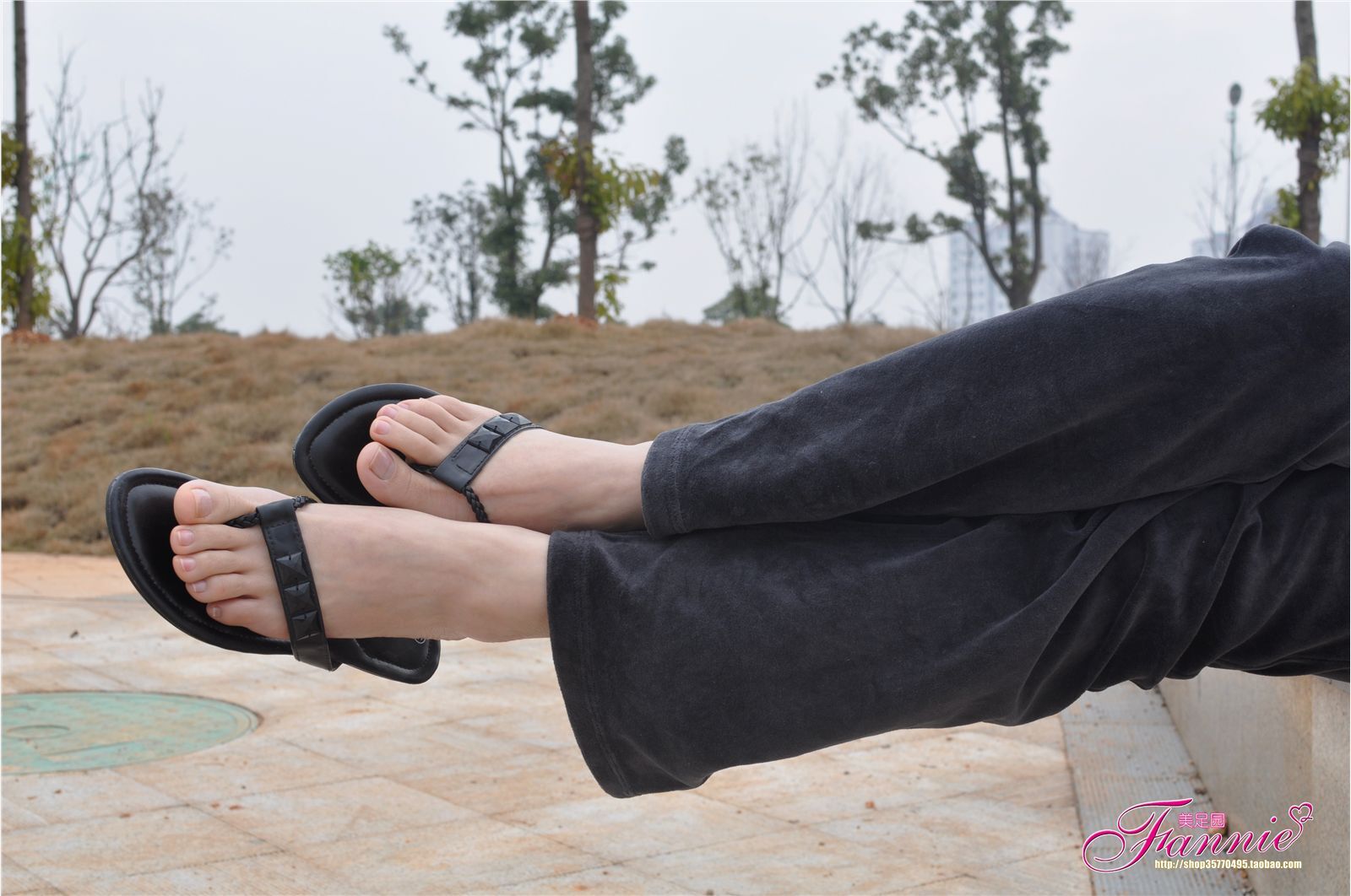 Fannie芬妮高清原图之春江水暖“丫”先知（黑色人字拖）NO.092