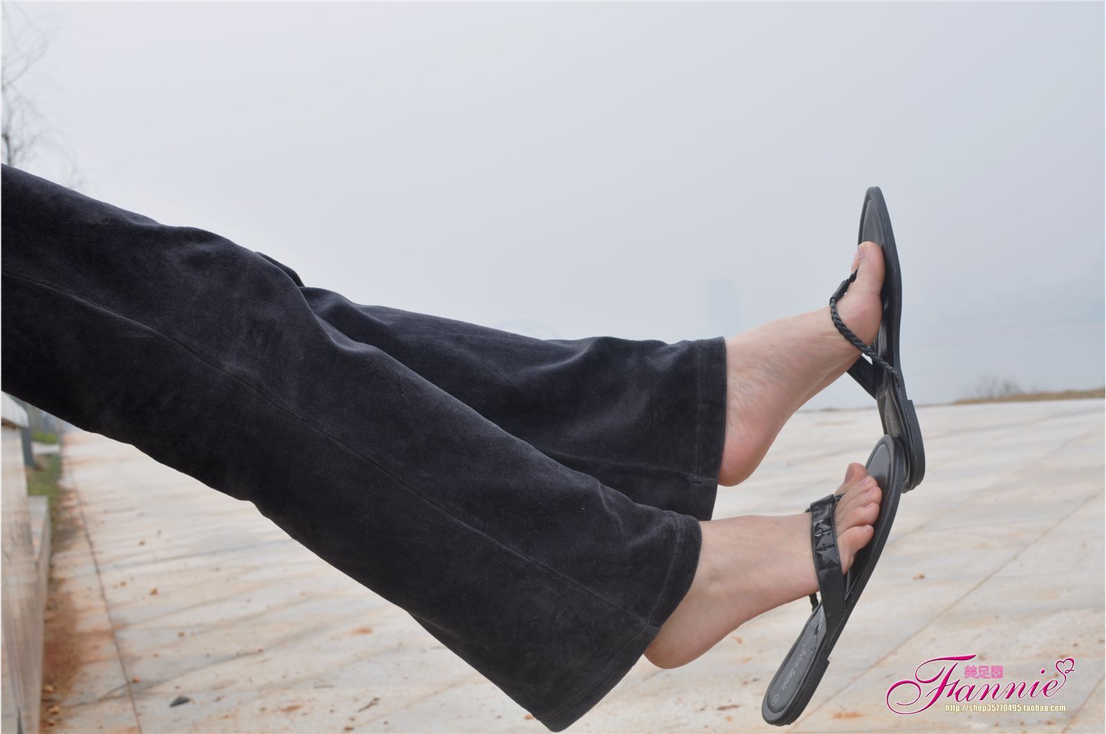 Fannie芬妮高清原图之春江水暖“丫”先知（黑色人字拖）NO.092