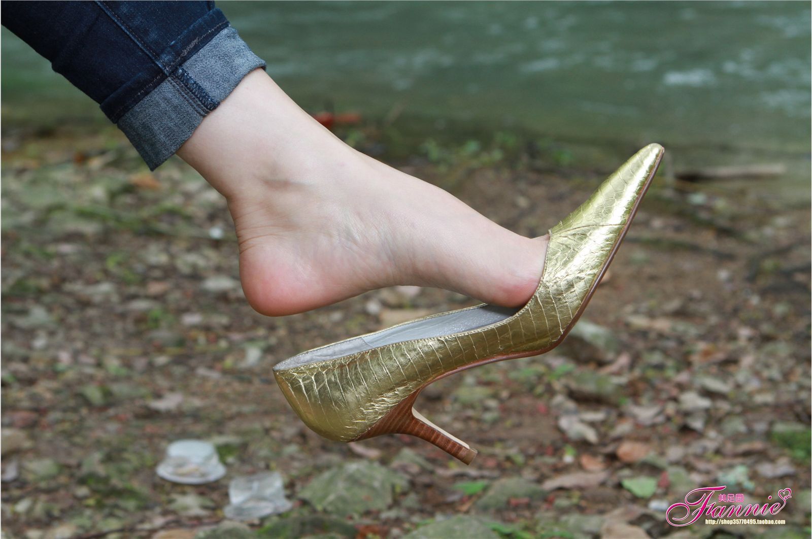 Fannie芬妮高清原图之高跟裸足特写金色船鞋（4）NO.163