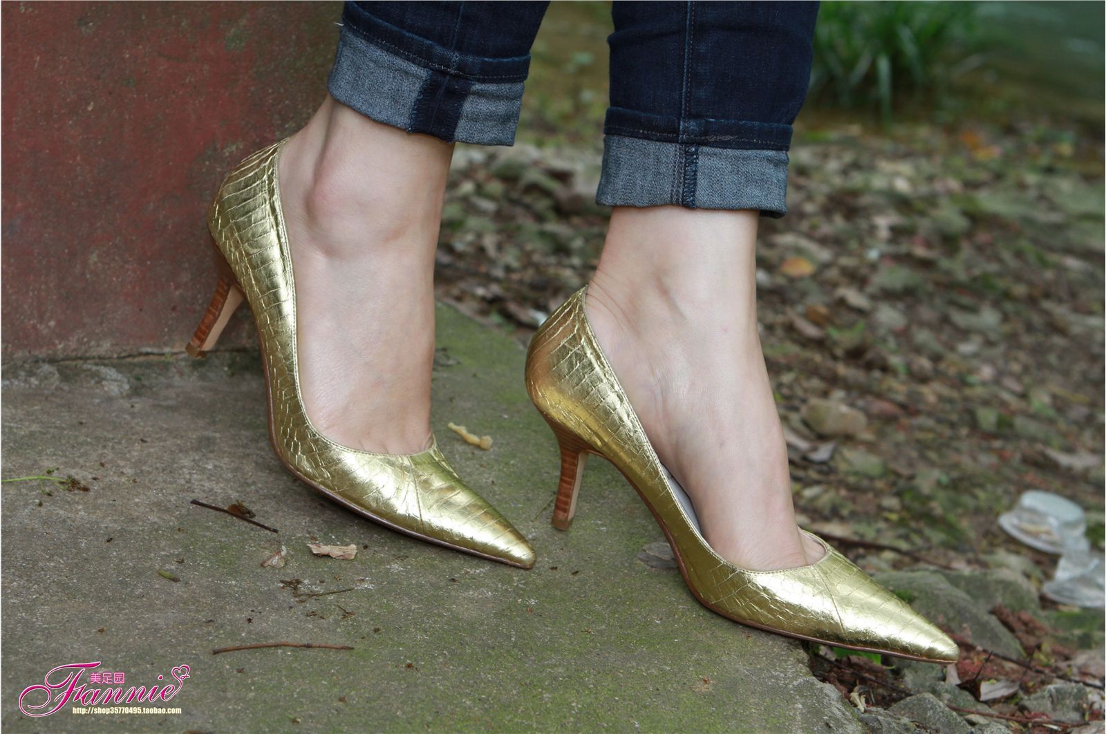 Fannie芬妮高清原图之高跟裸足特写金色船鞋（4）NO.163