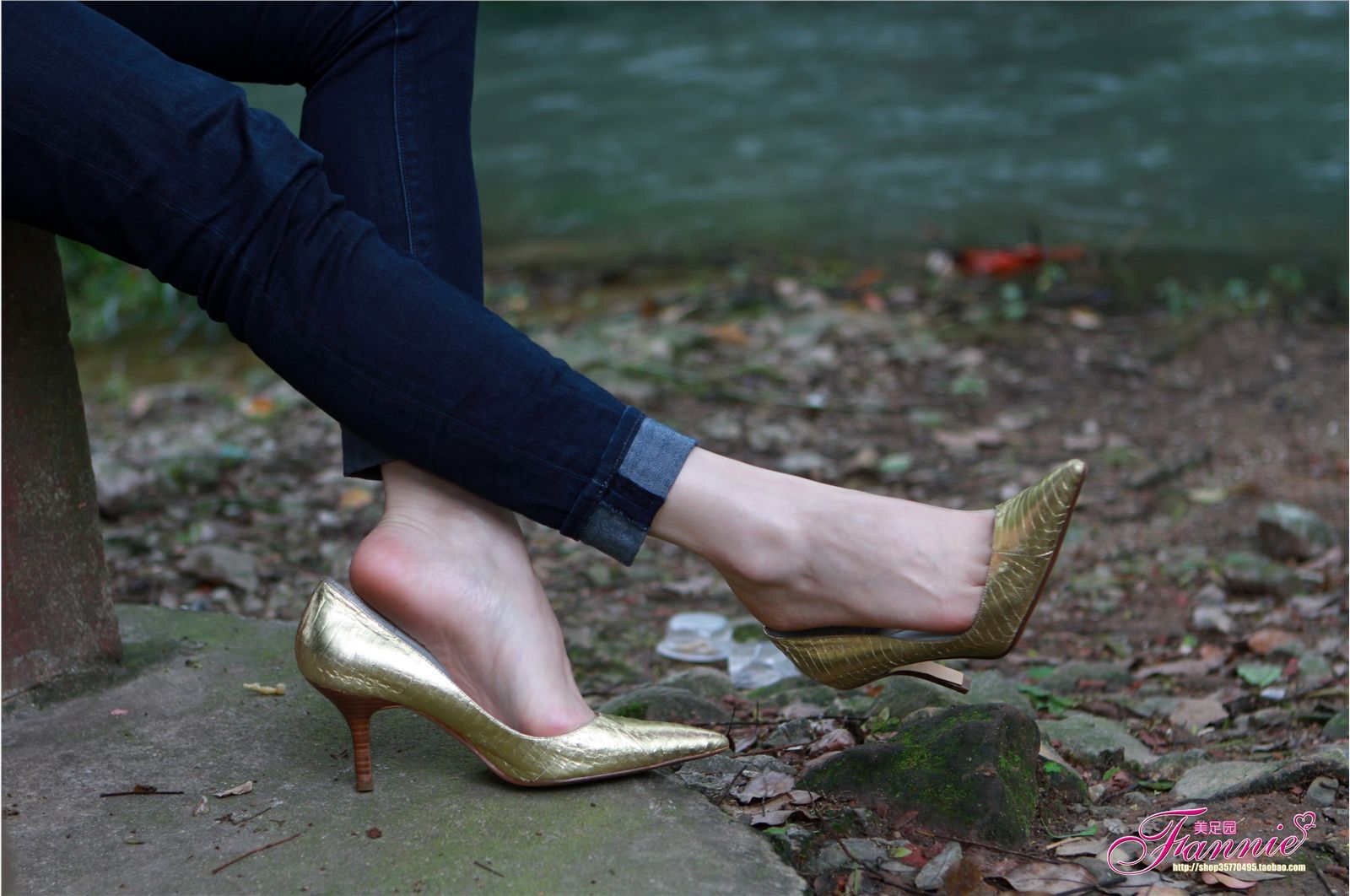 Fannie芬妮高清原图之高跟裸足特写金色船鞋（4）NO.163