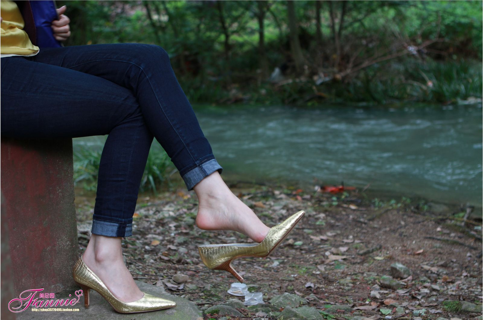 Fannie芬妮高清原图之高跟裸足特写金色船鞋（4）NO.163