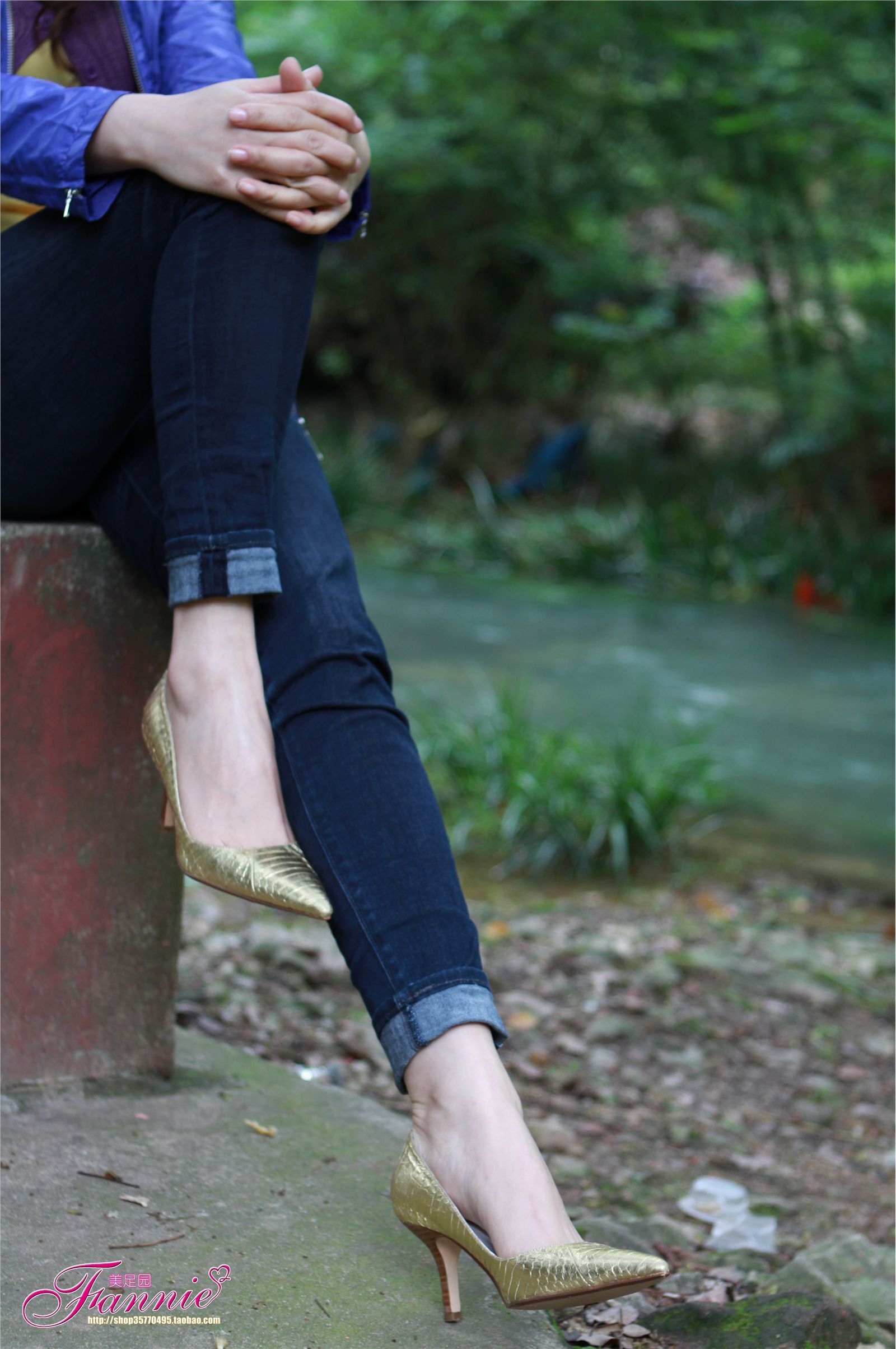 Fannie芬妮高清原图之高跟裸足特写金色船鞋（4）NO.163