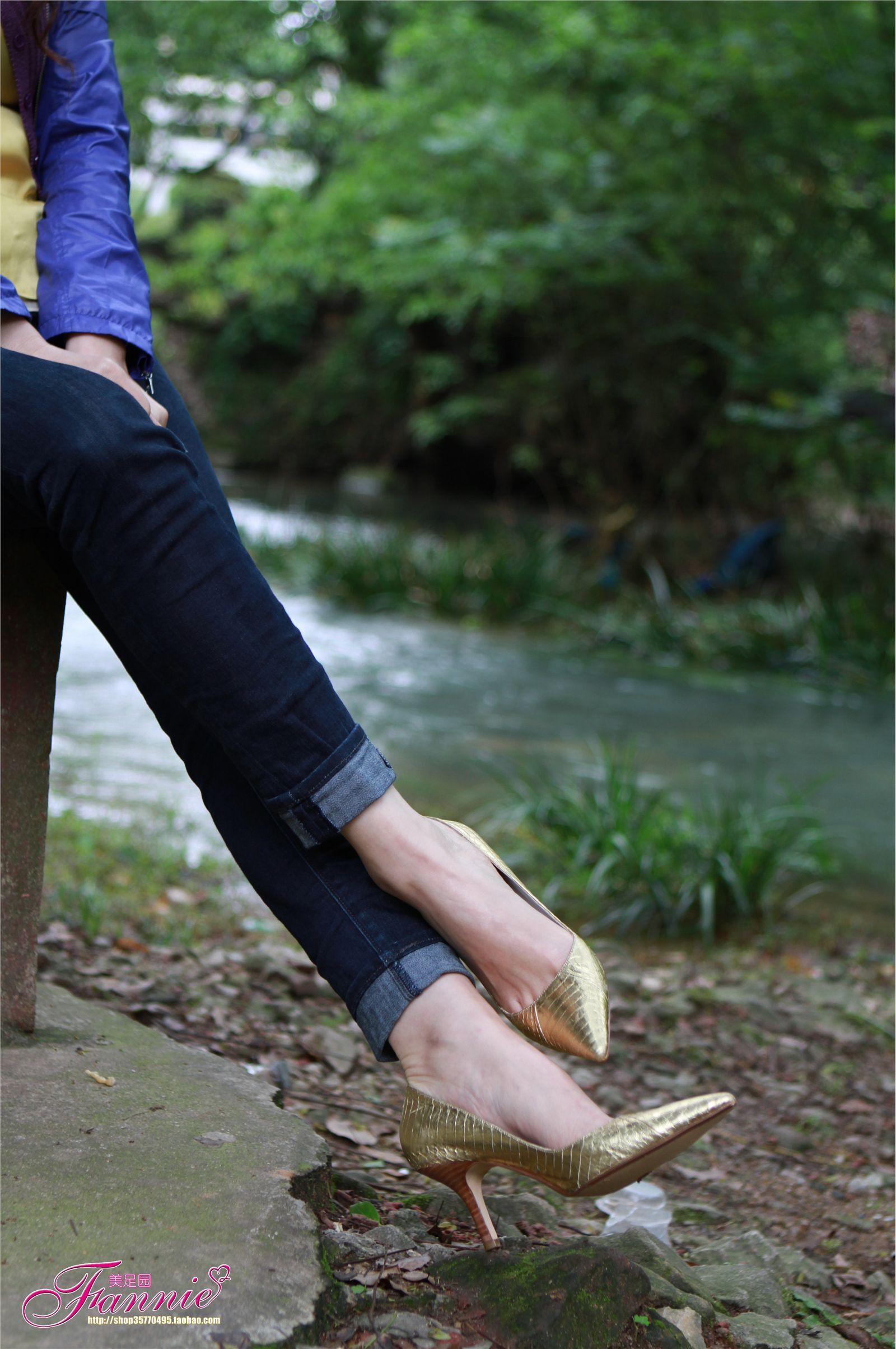 Fannie芬妮高清原图之高跟裸足特写金色船鞋（4）NO.163