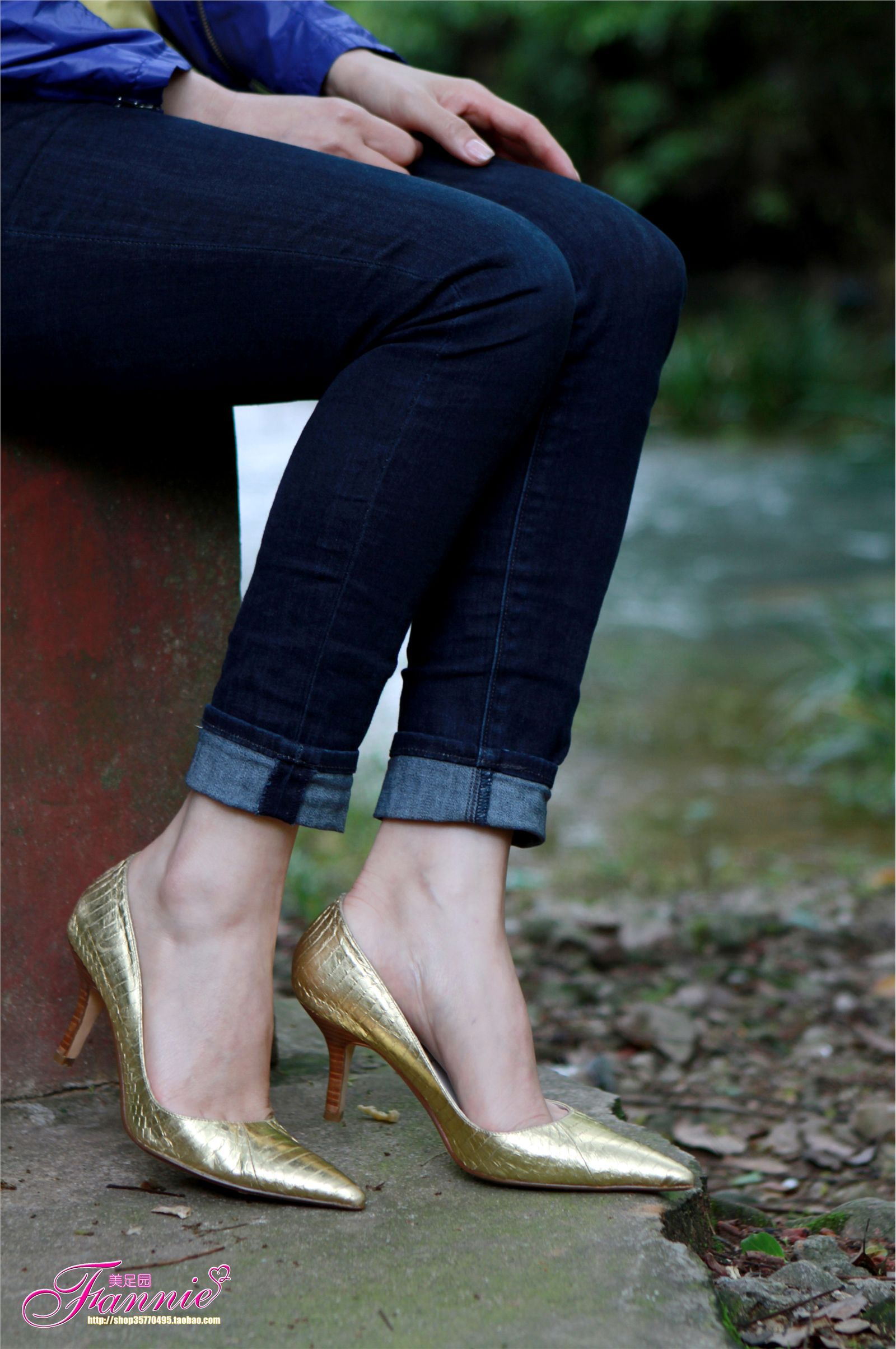 Fannie芬妮高清原图之高跟裸足特写金色船鞋（4）NO.163