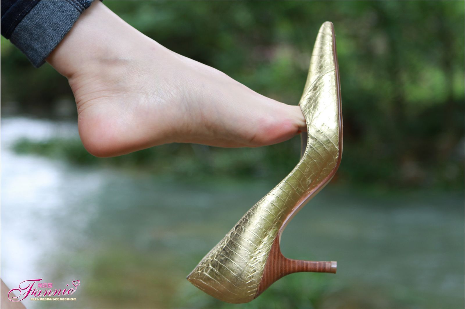 Fannie芬妮高清原图之高跟裸足特写金色船鞋（4）NO.163