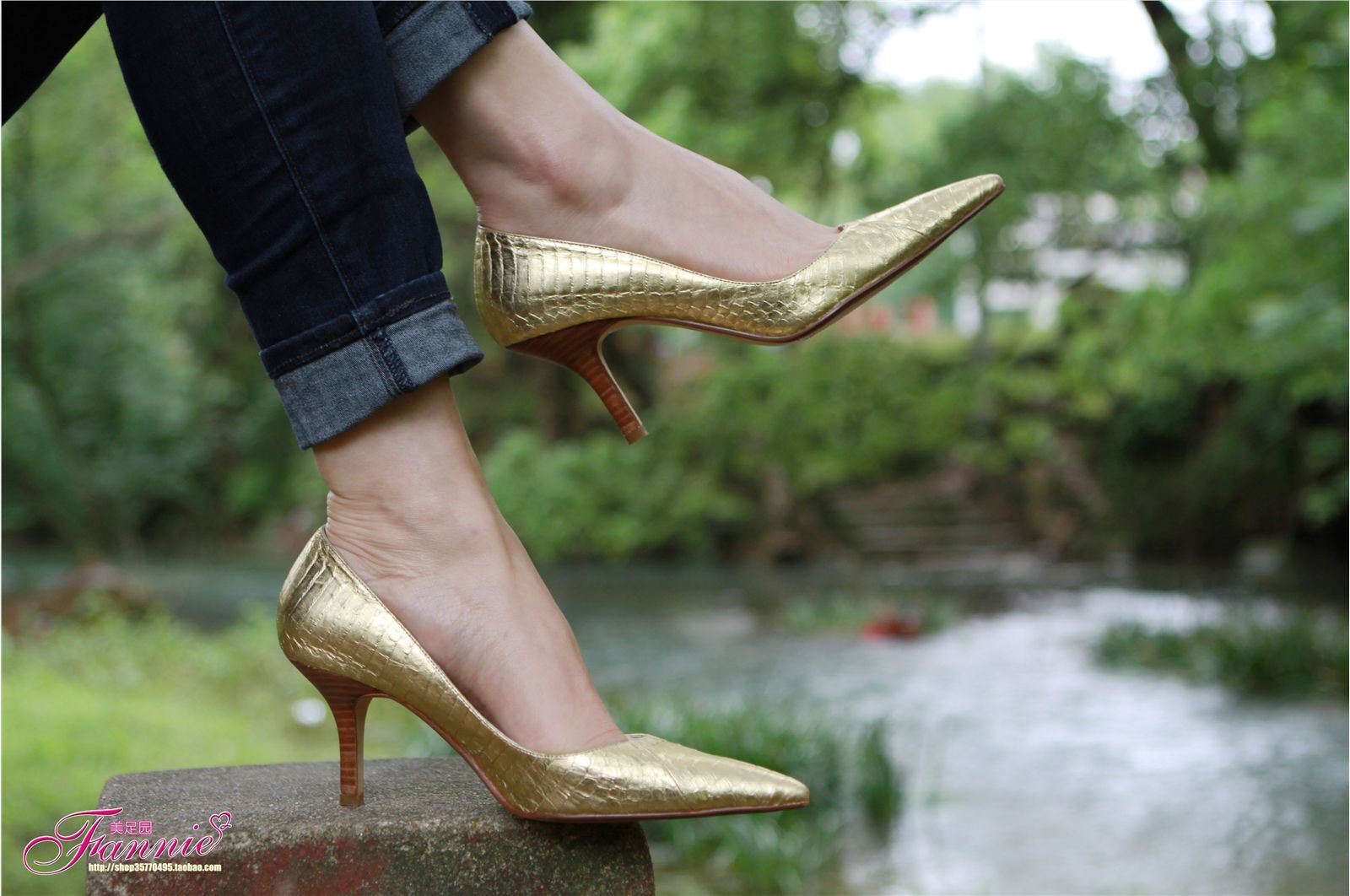 Fannie芬妮高清原图之高跟裸足特写金色船鞋（4）NO.163