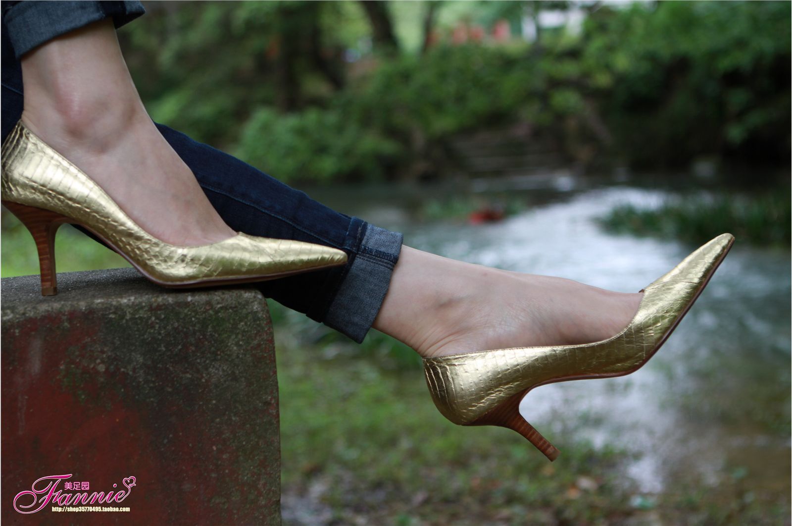 Fannie芬妮高清原图之高跟裸足特写金色船鞋（4）NO.163