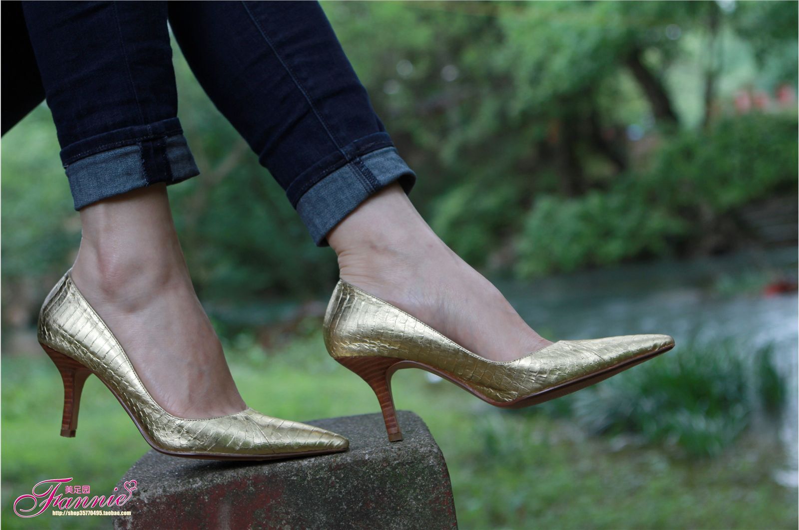 Fannie芬妮高清原图之高跟裸足特写金色船鞋（4）NO.163
