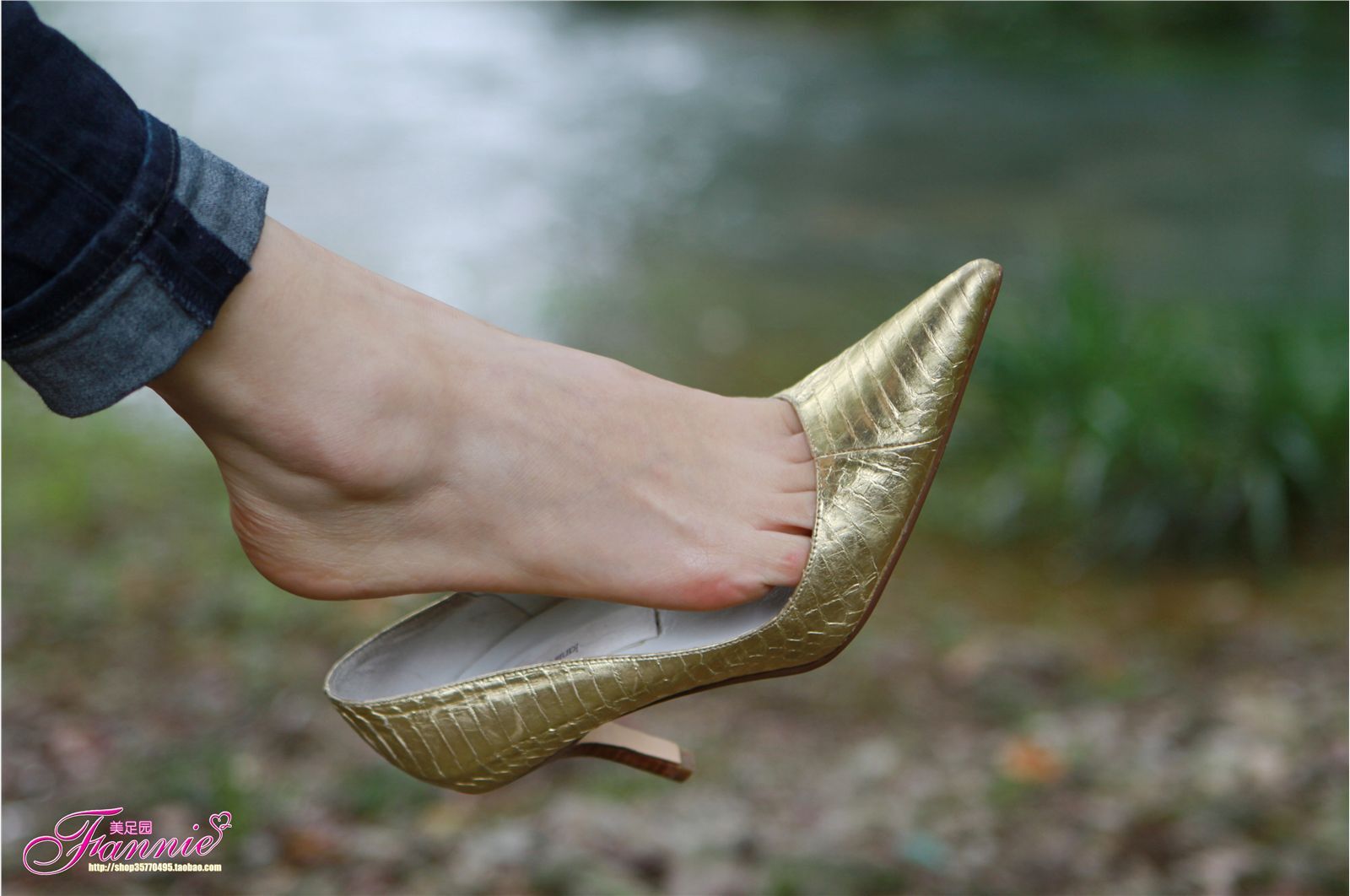 Fannie芬妮高清原图之高跟裸足特写金色船鞋（4）NO.163