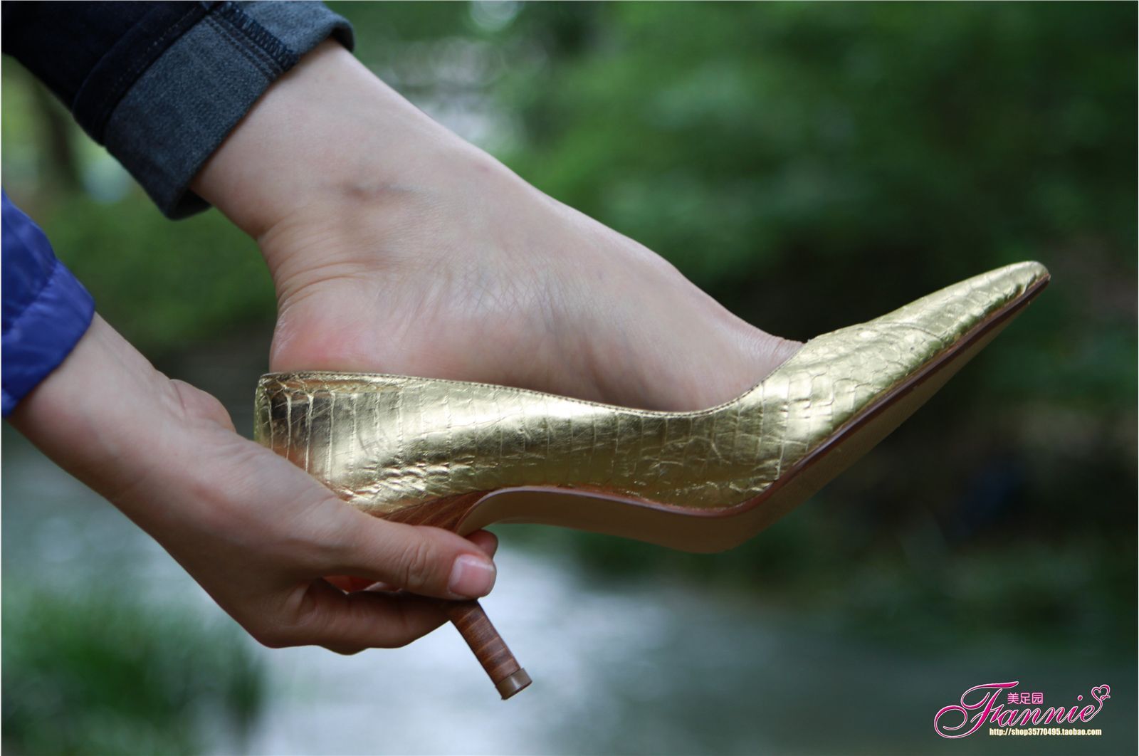 Fannie芬妮高清原图之高跟裸足特写金色船鞋（4）NO.163