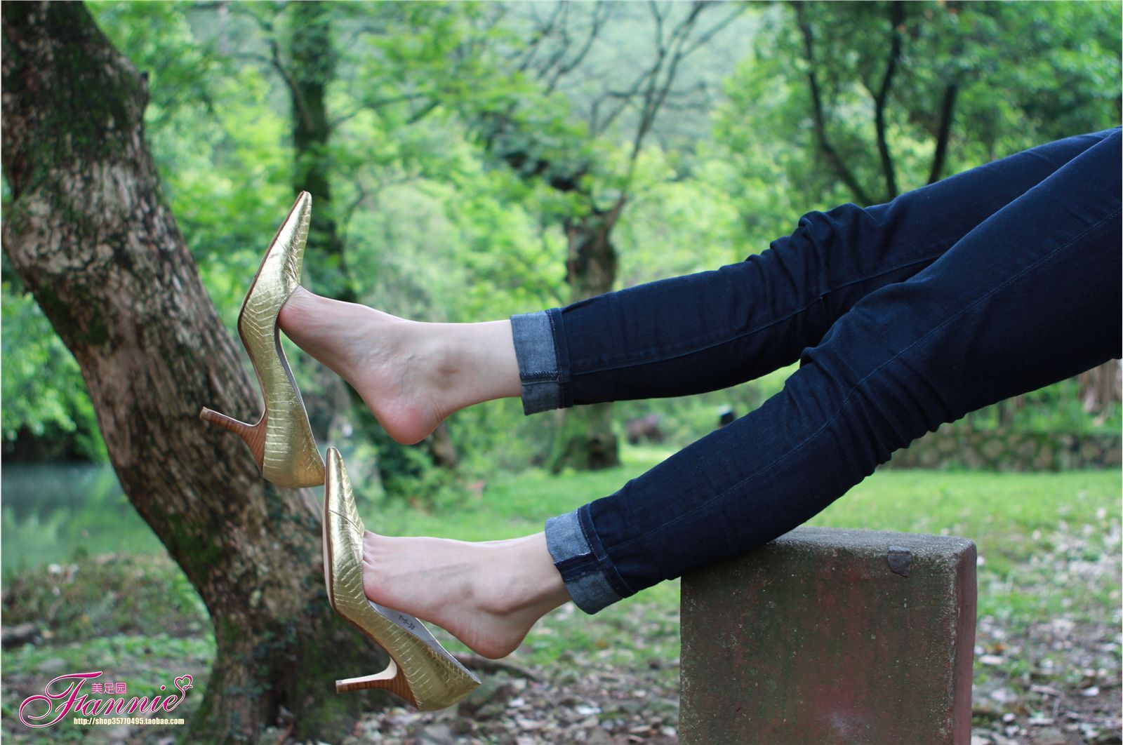 Fannie芬妮高清原图之高跟裸足特写金色船鞋（4）NO.163